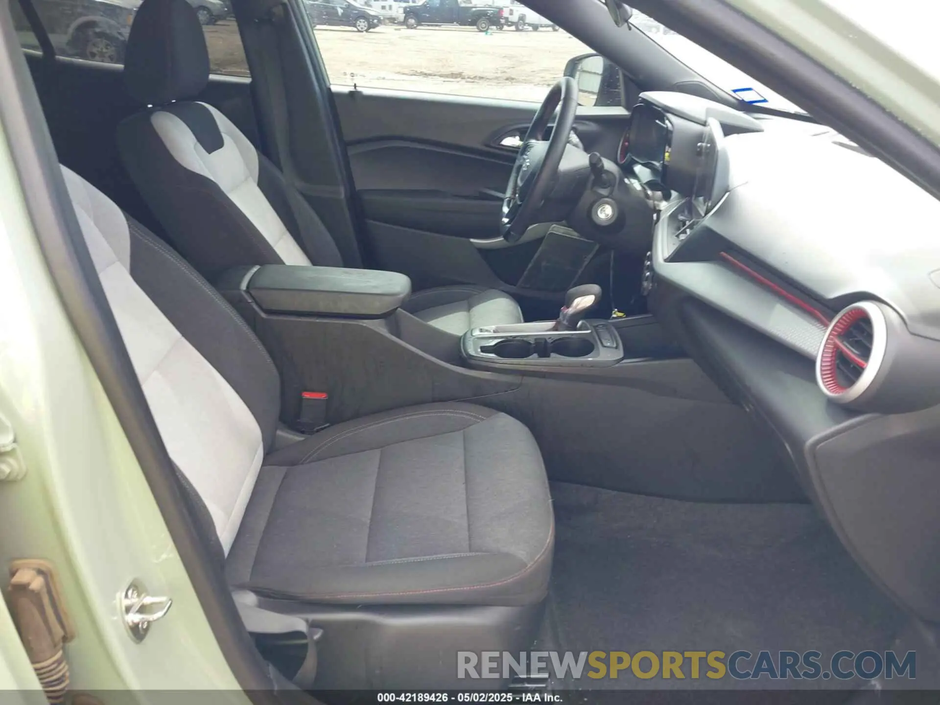 5 Photograph of a damaged car KL77LGE28RC099460 CHEVROLET TRAX 2024