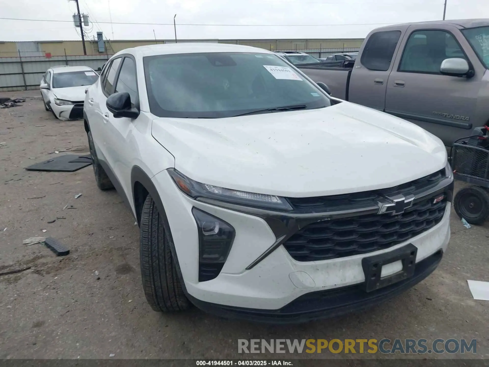 1 Фотография поврежденного автомобиля KL77LGE28RC139620 CHEVROLET TRAX 2024