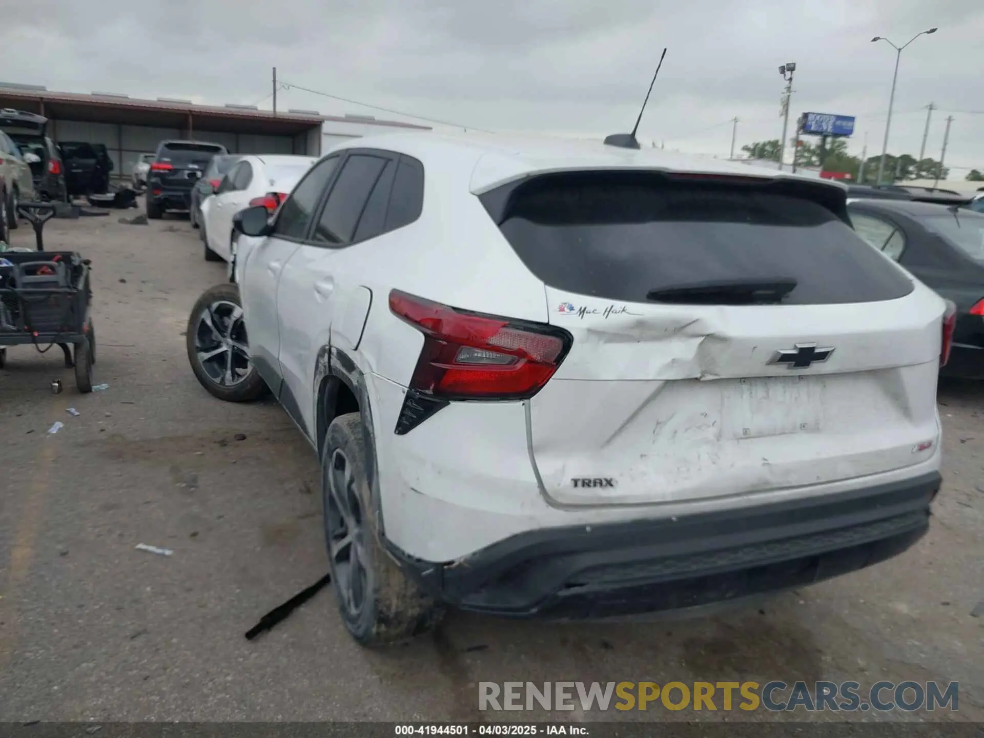 3 Фотография поврежденного автомобиля KL77LGE28RC139620 CHEVROLET TRAX 2024