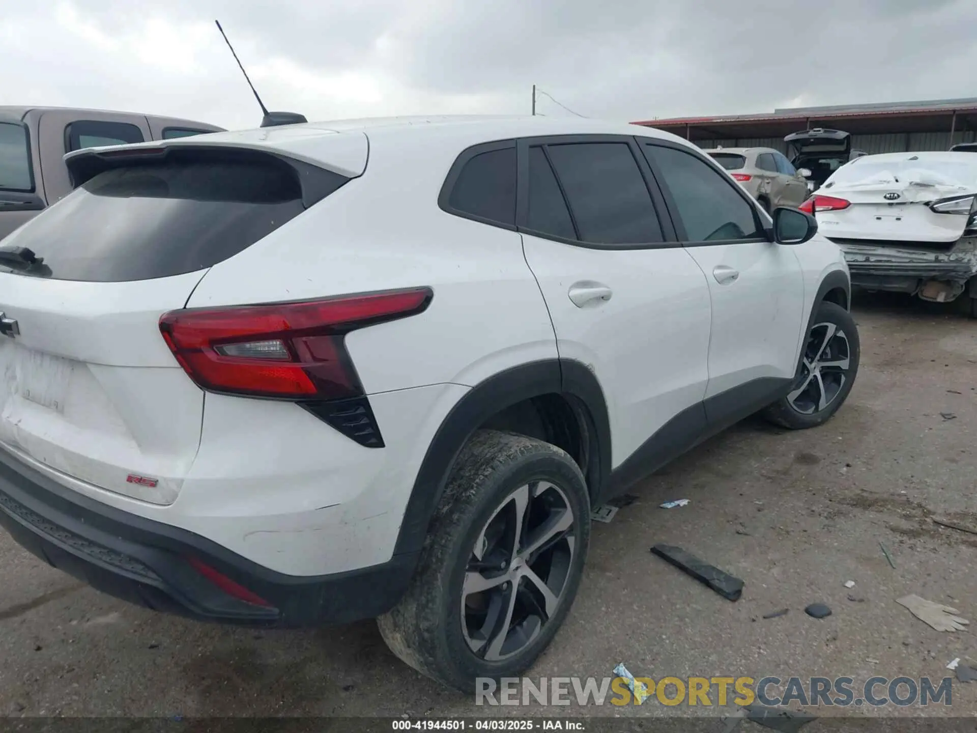 4 Фотография поврежденного автомобиля KL77LGE28RC139620 CHEVROLET TRAX 2024