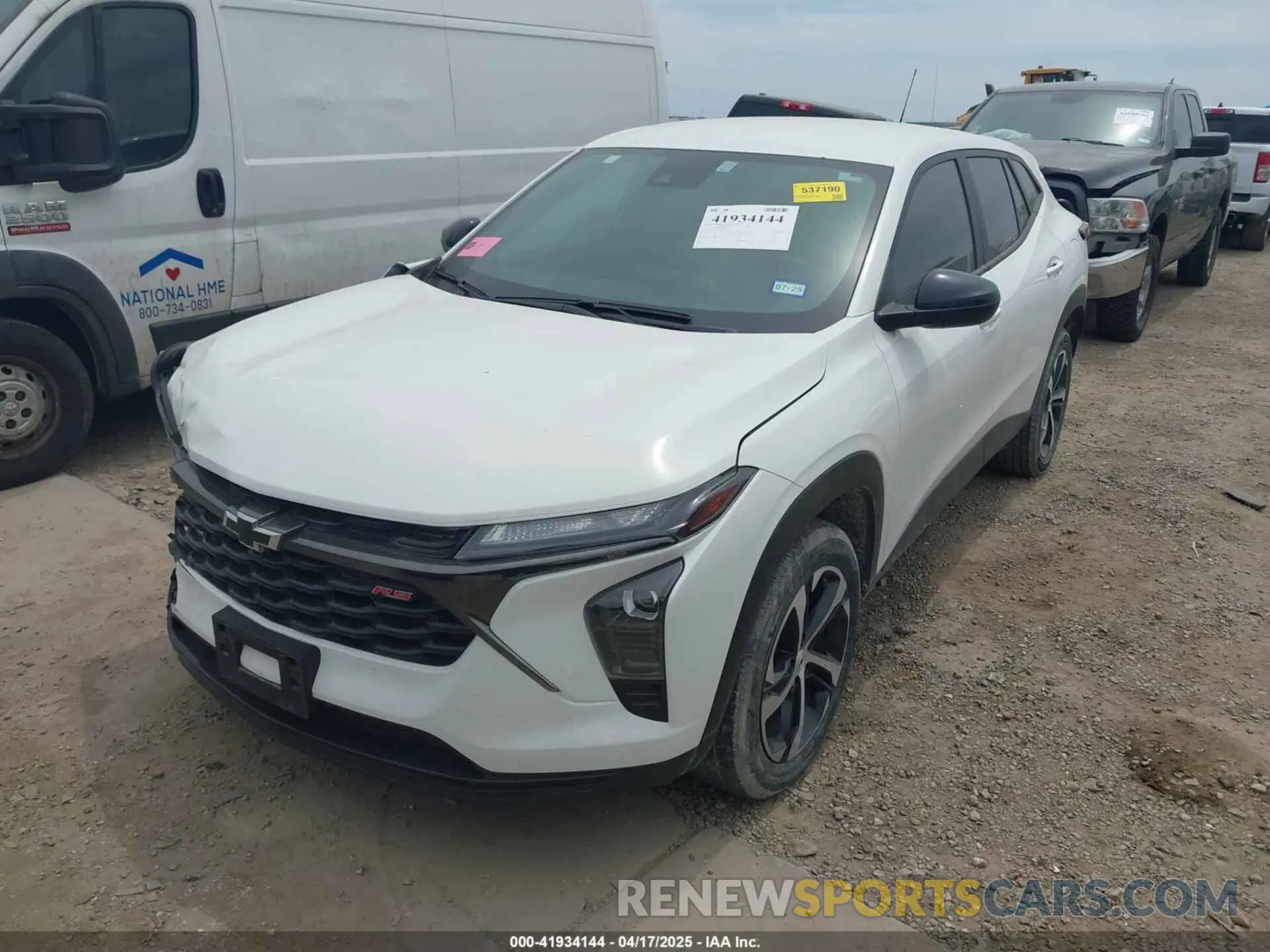 2 Фотография поврежденного автомобиля KL77LGE2XRC048722 CHEVROLET TRAX 2024