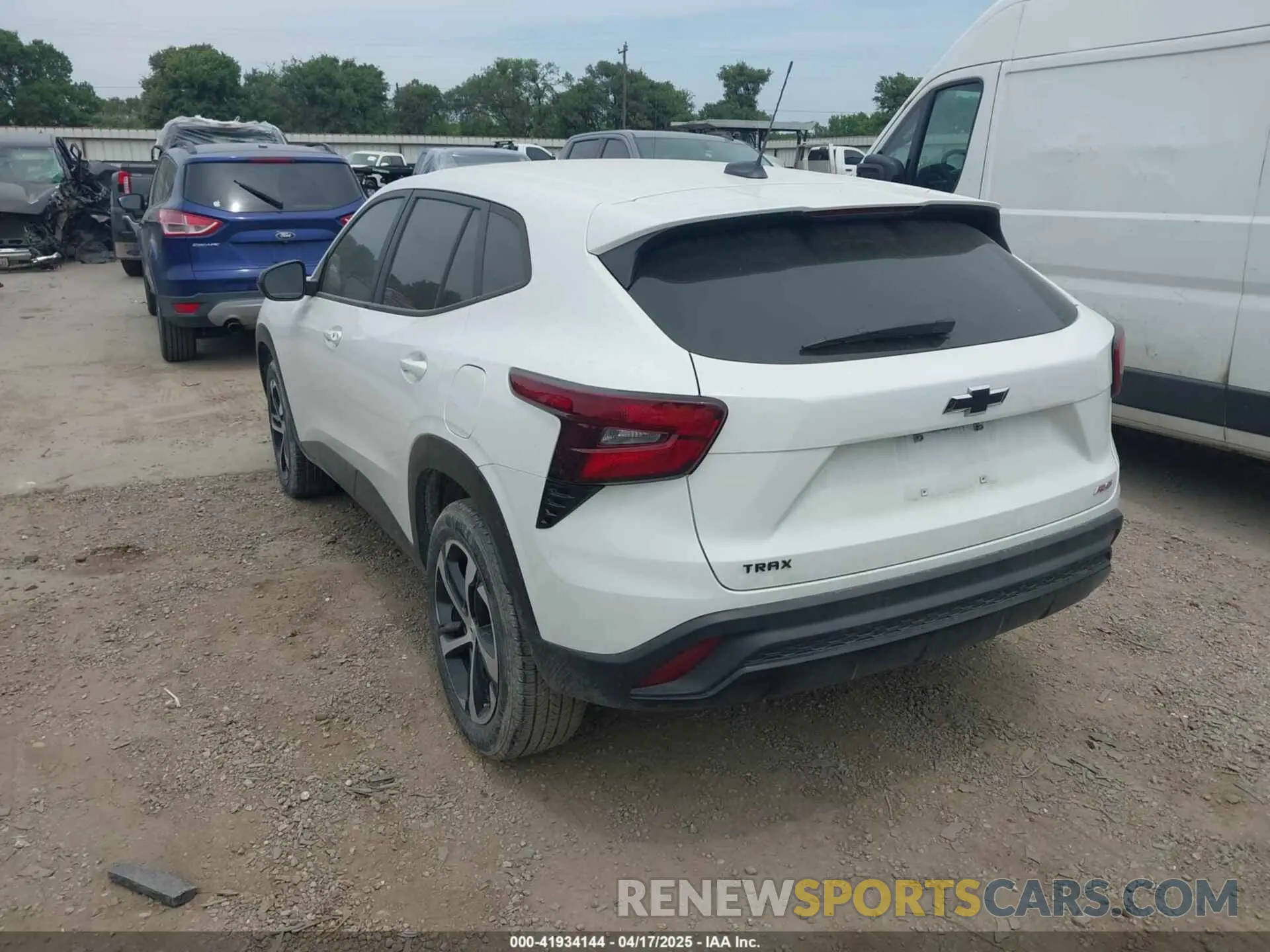 3 Фотография поврежденного автомобиля KL77LGE2XRC048722 CHEVROLET TRAX 2024