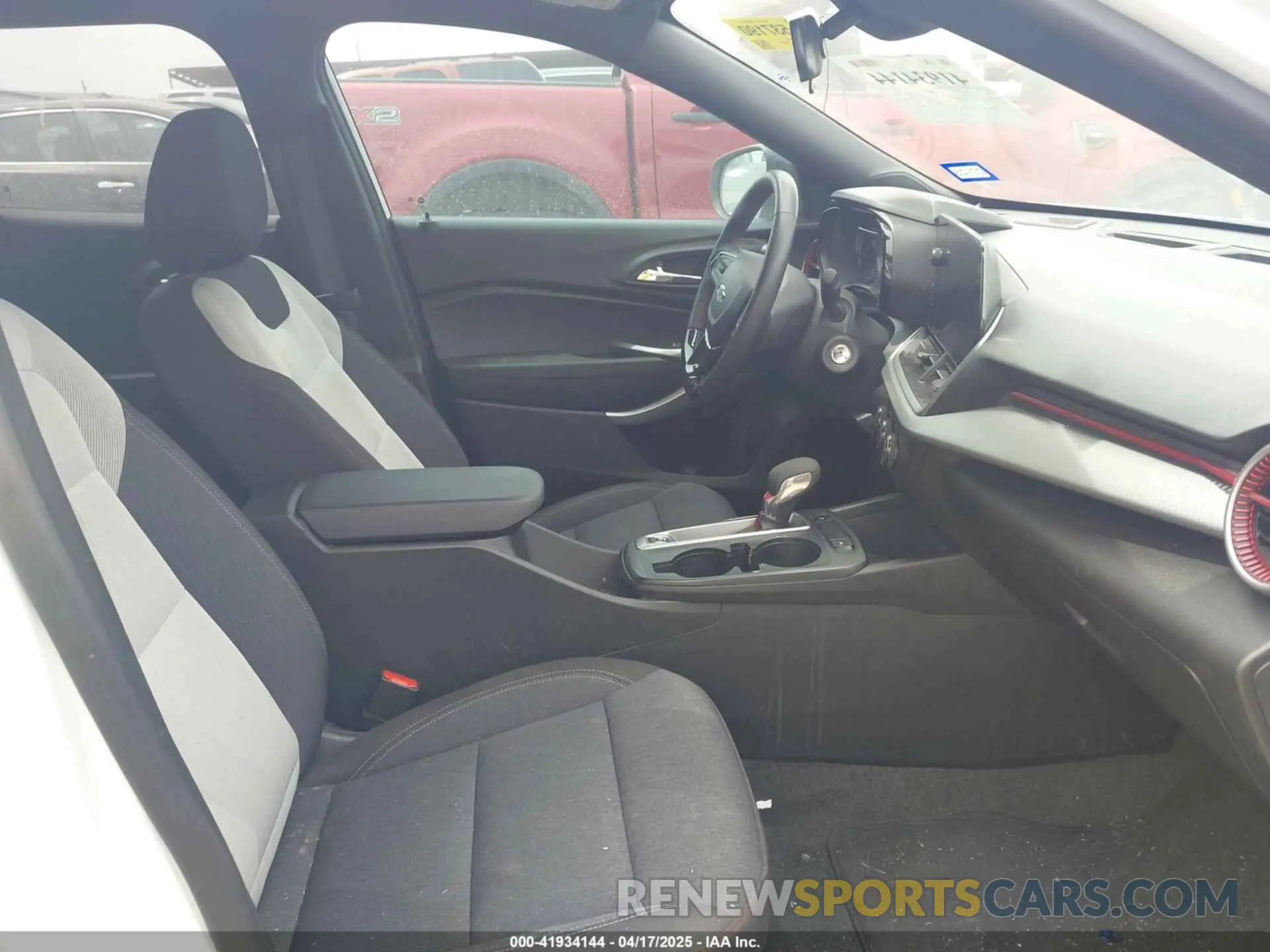 5 Фотография поврежденного автомобиля KL77LGE2XRC048722 CHEVROLET TRAX 2024