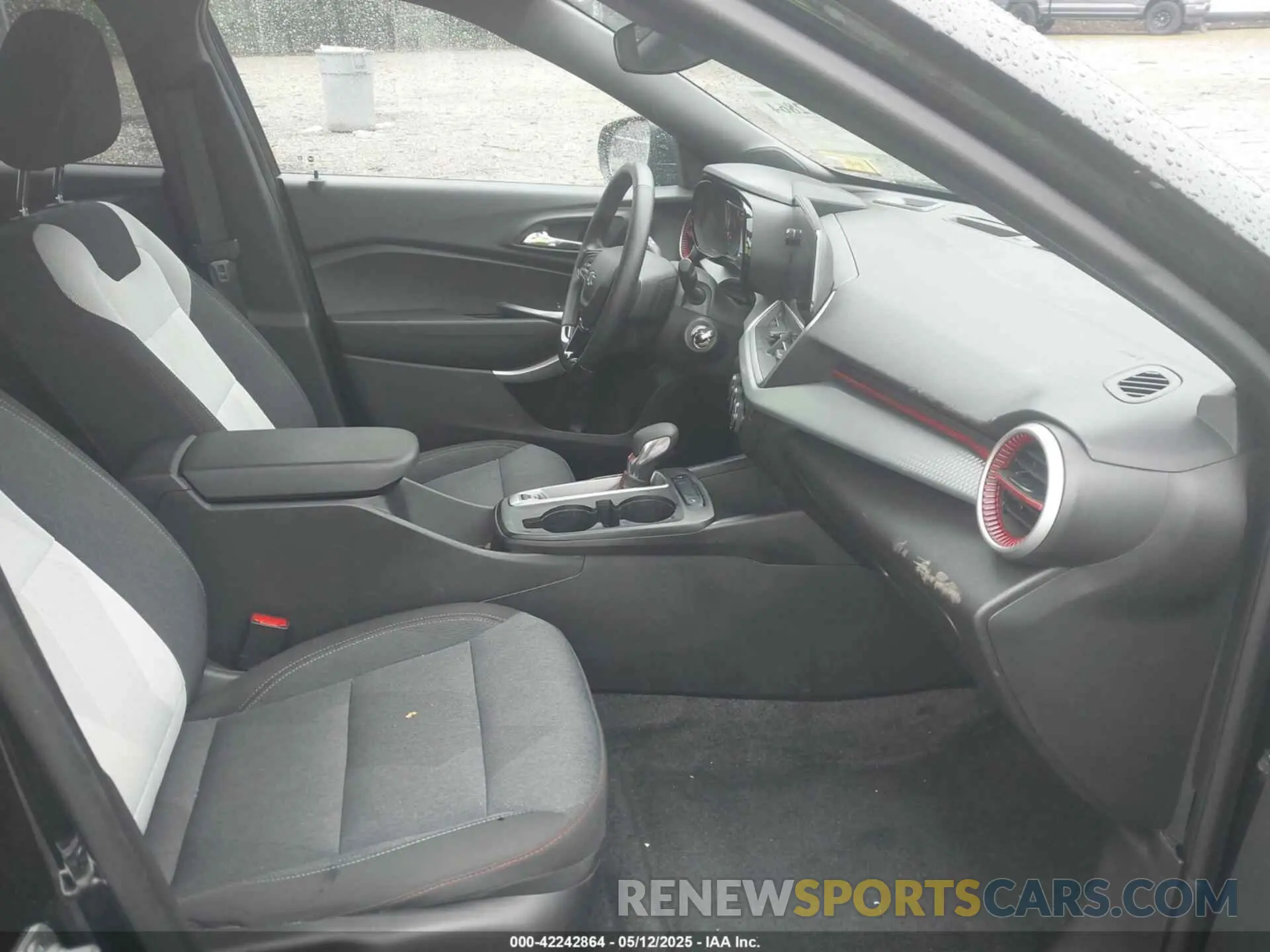 5 Photograph of a damaged car KL77LGE2XRC151042 CHEVROLET TRAX 2024