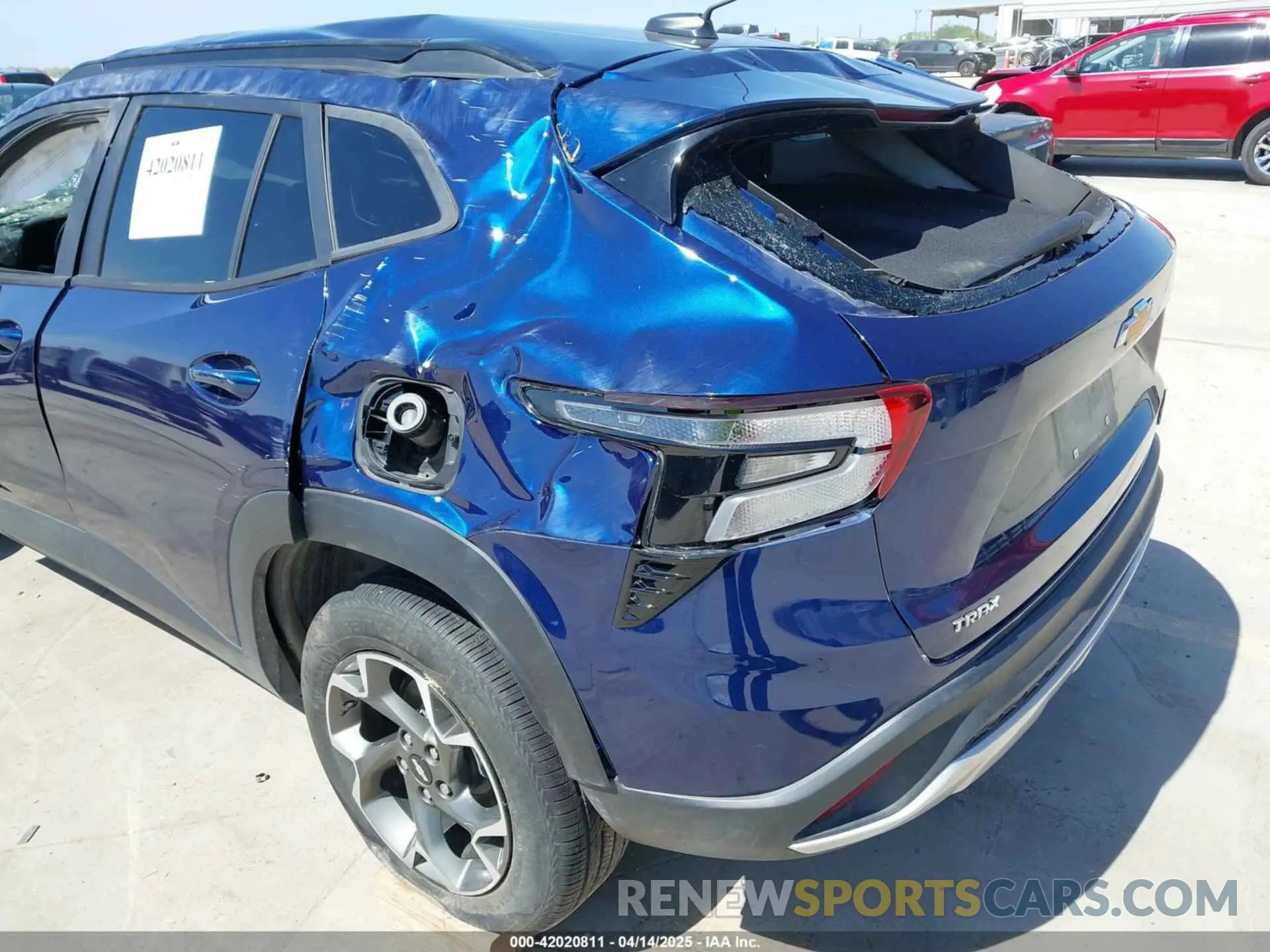 12 Фотография поврежденного автомобиля KL77LHE20RC030428 CHEVROLET TRAX 2024