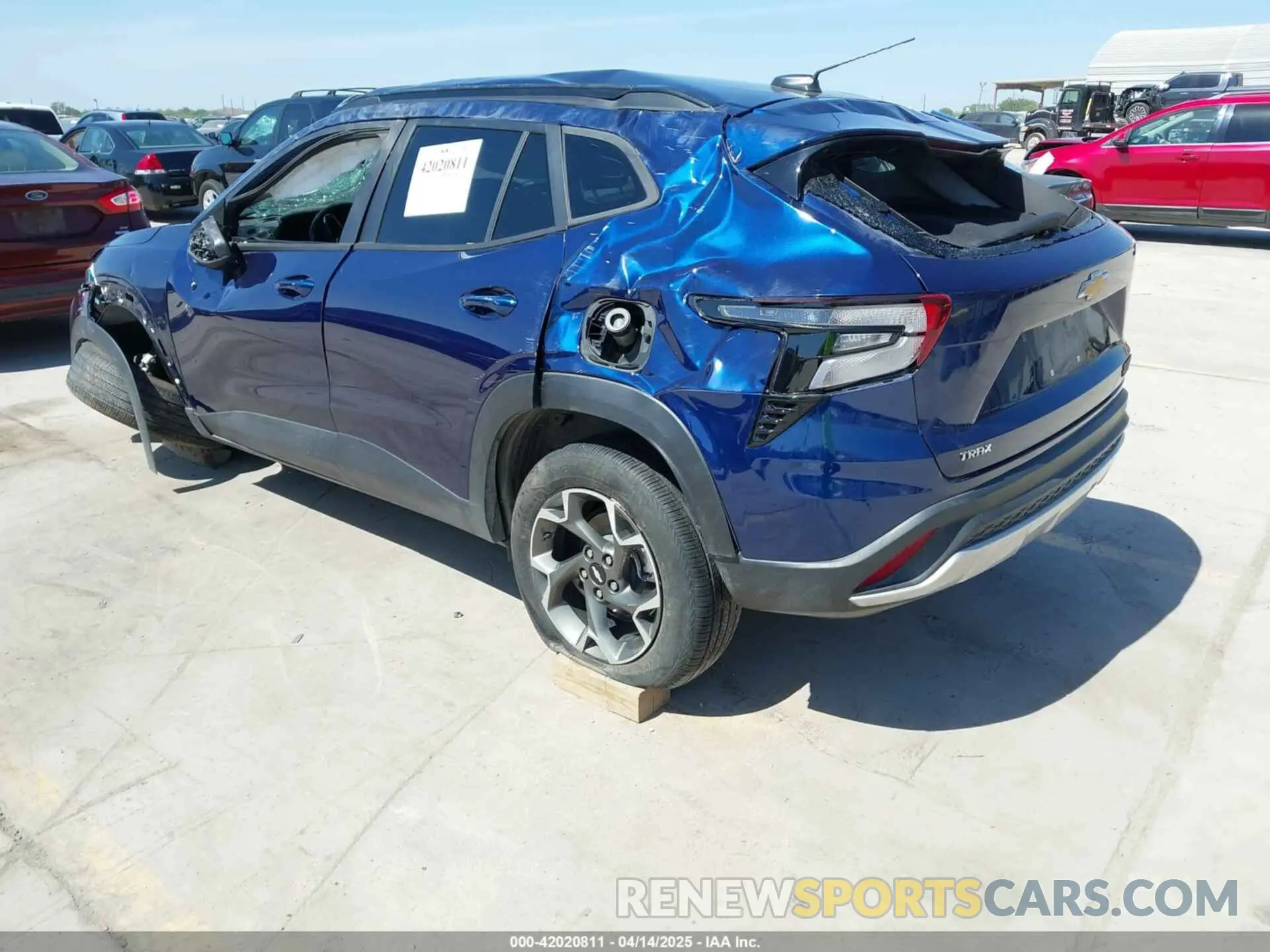 3 Фотография поврежденного автомобиля KL77LHE20RC030428 CHEVROLET TRAX 2024