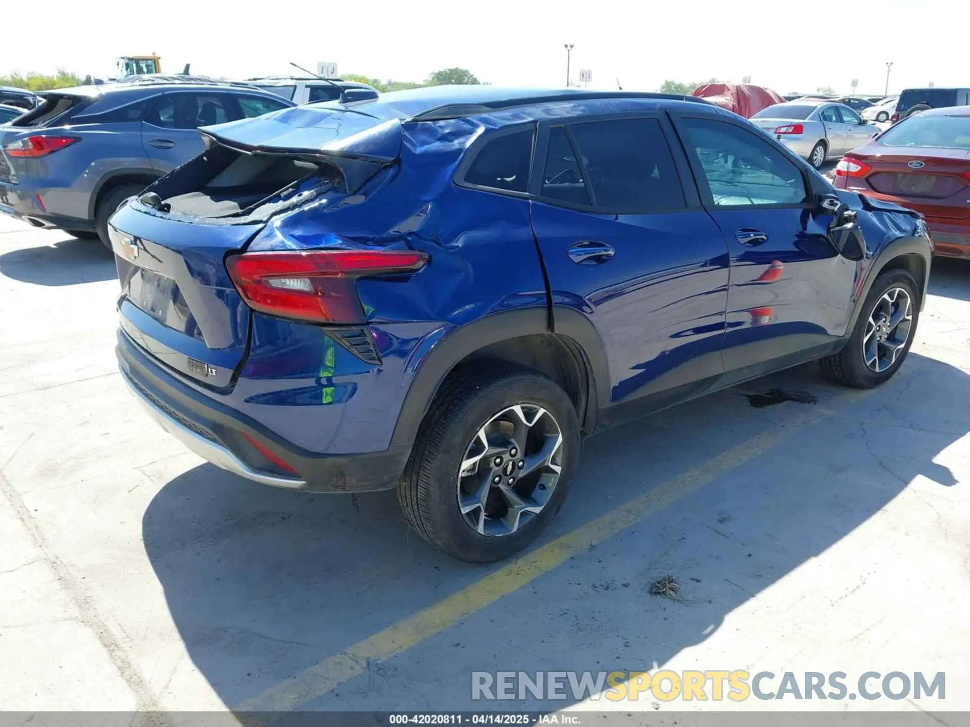 4 Фотография поврежденного автомобиля KL77LHE20RC030428 CHEVROLET TRAX 2024
