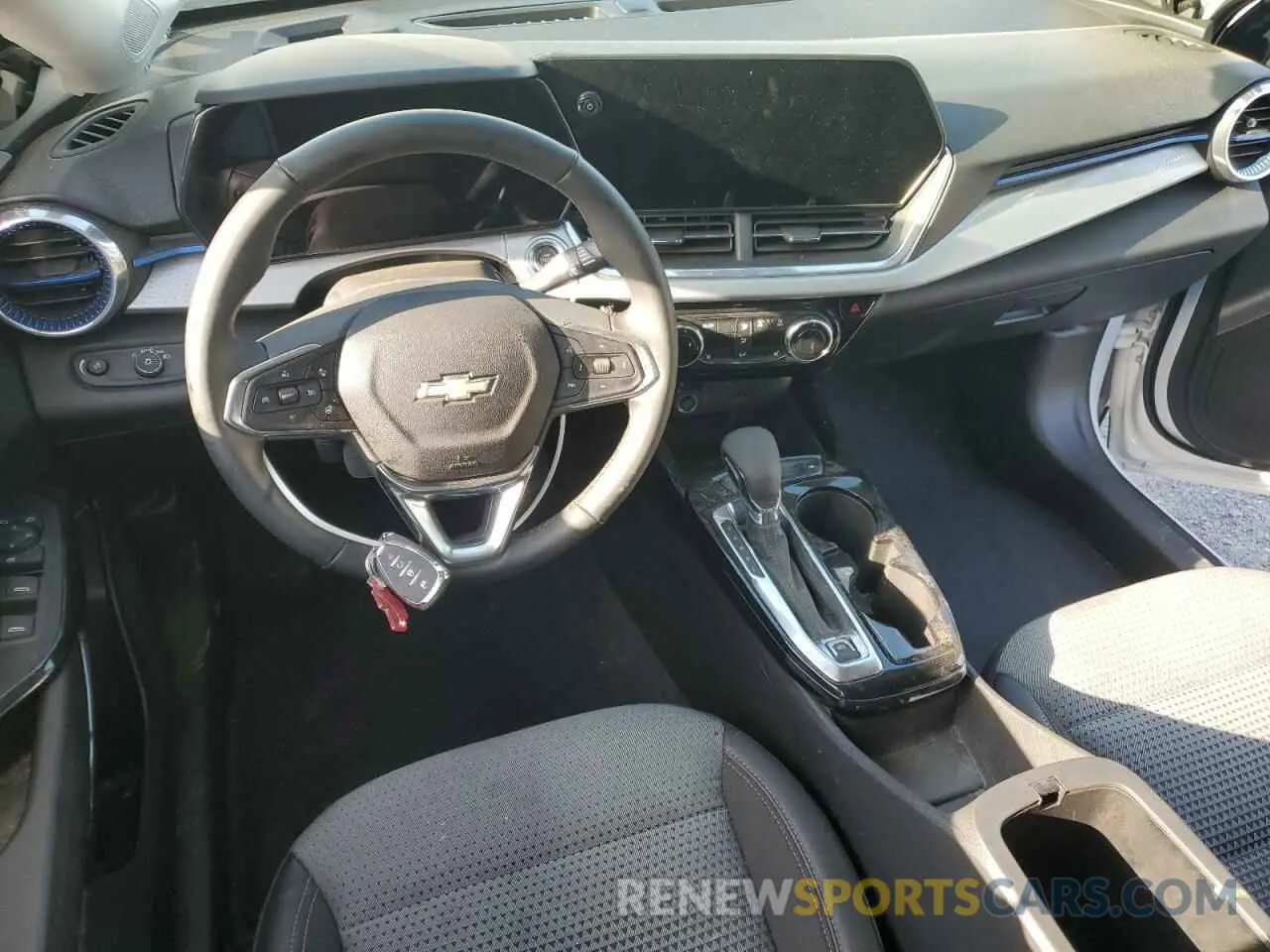 8 Фотография поврежденного автомобиля KL77LHE20RC219290 CHEVROLET TRAX 2024