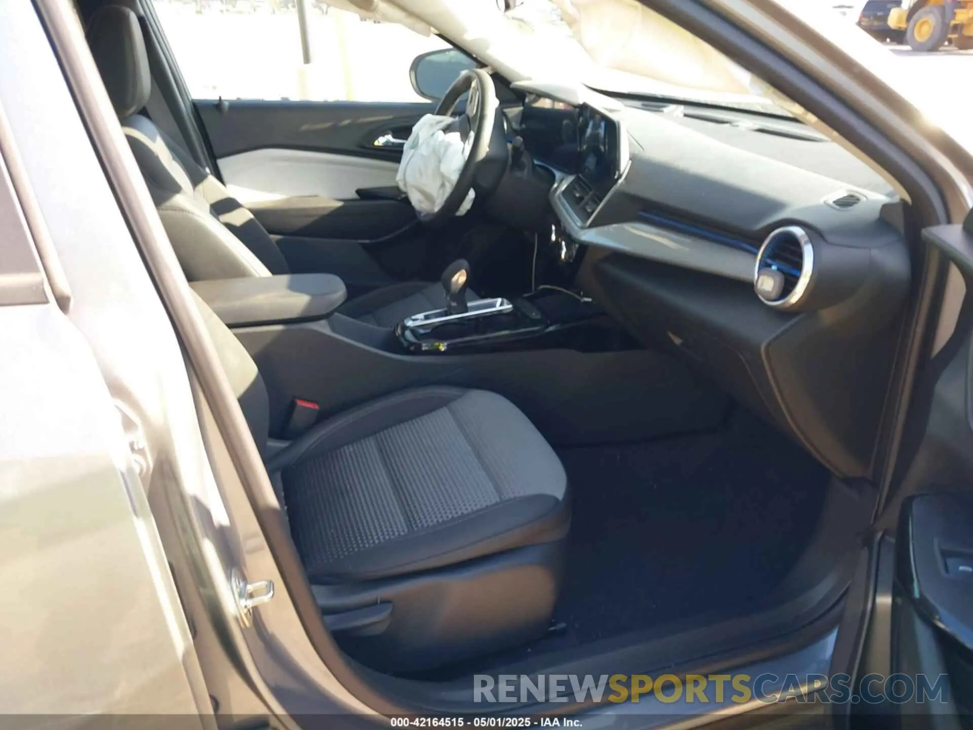 5 Photograph of a damaged car KL77LHE20RC243606 CHEVROLET TRAX 2024