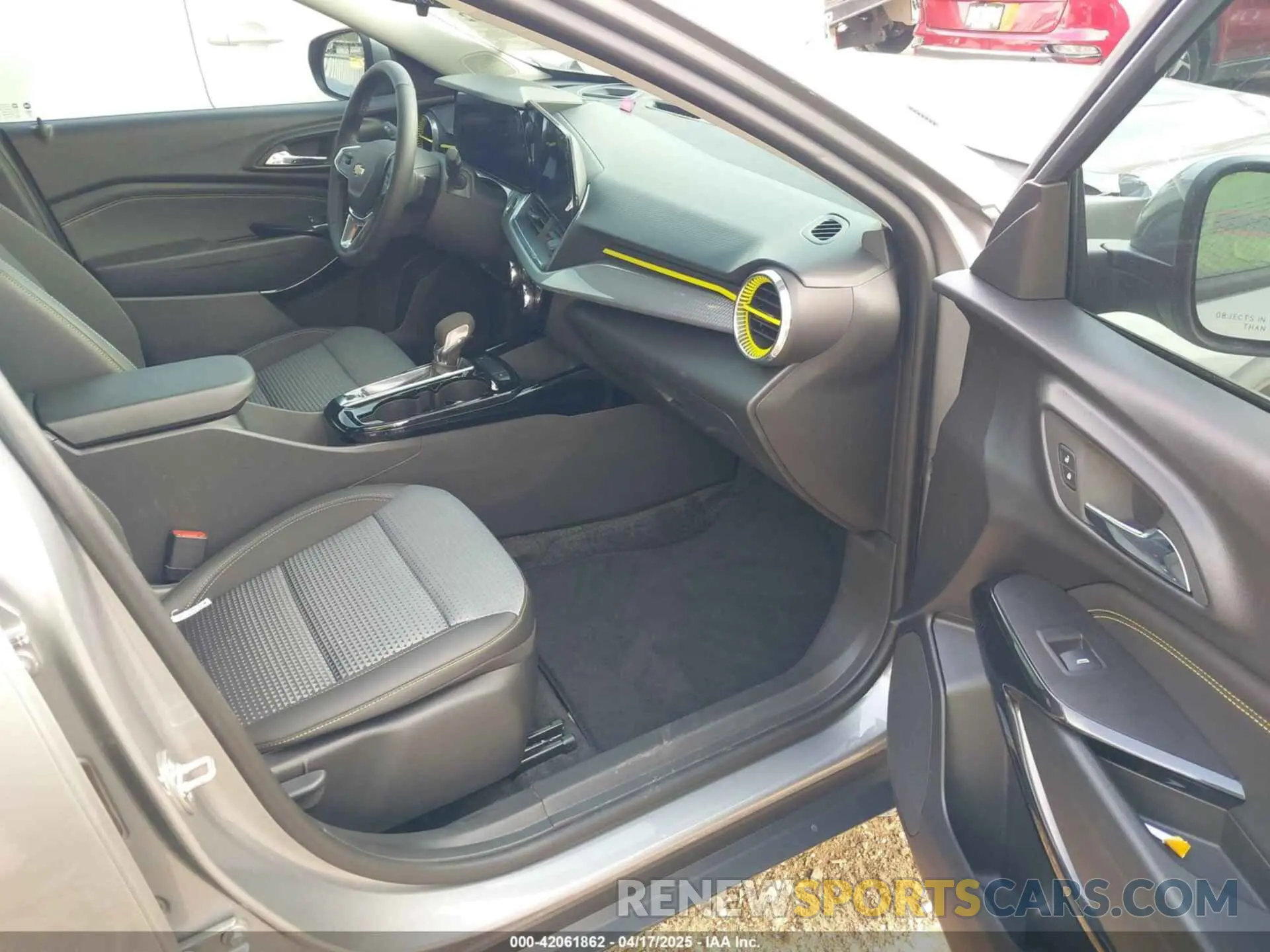 5 Фотография поврежденного автомобиля KL77LHE21RC028381 CHEVROLET TRAX 2024