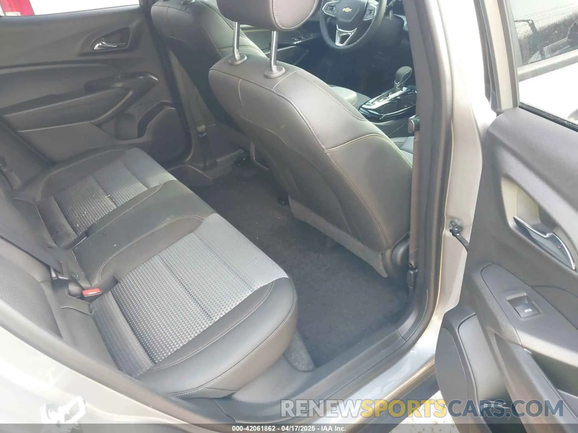 8 Фотография поврежденного автомобиля KL77LHE21RC028381 CHEVROLET TRAX 2024
