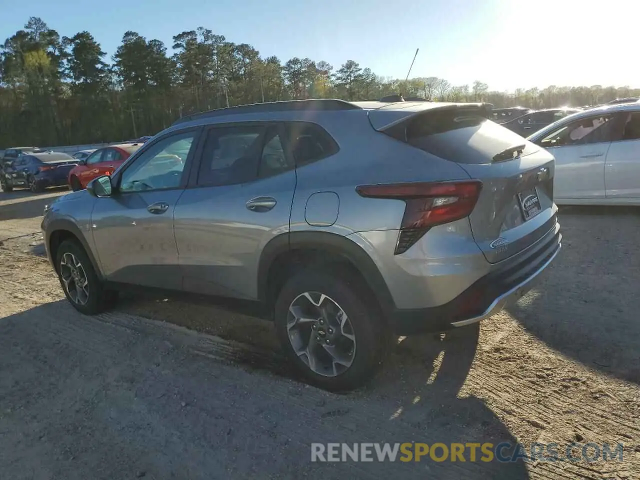 2 Фотография поврежденного автомобиля KL77LHE21RC232145 CHEVROLET TRAX 2024