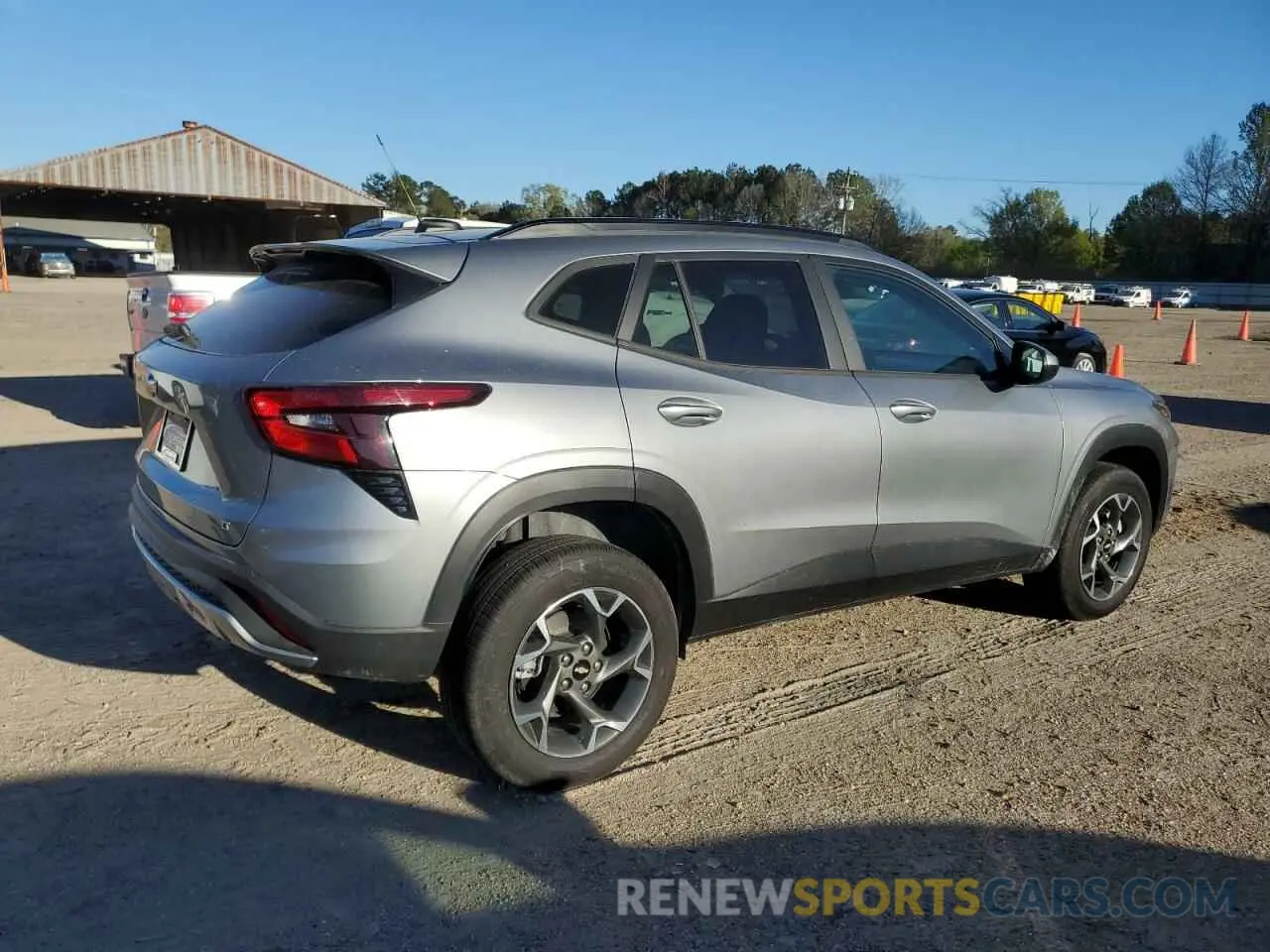 3 Фотография поврежденного автомобиля KL77LHE21RC232145 CHEVROLET TRAX 2024