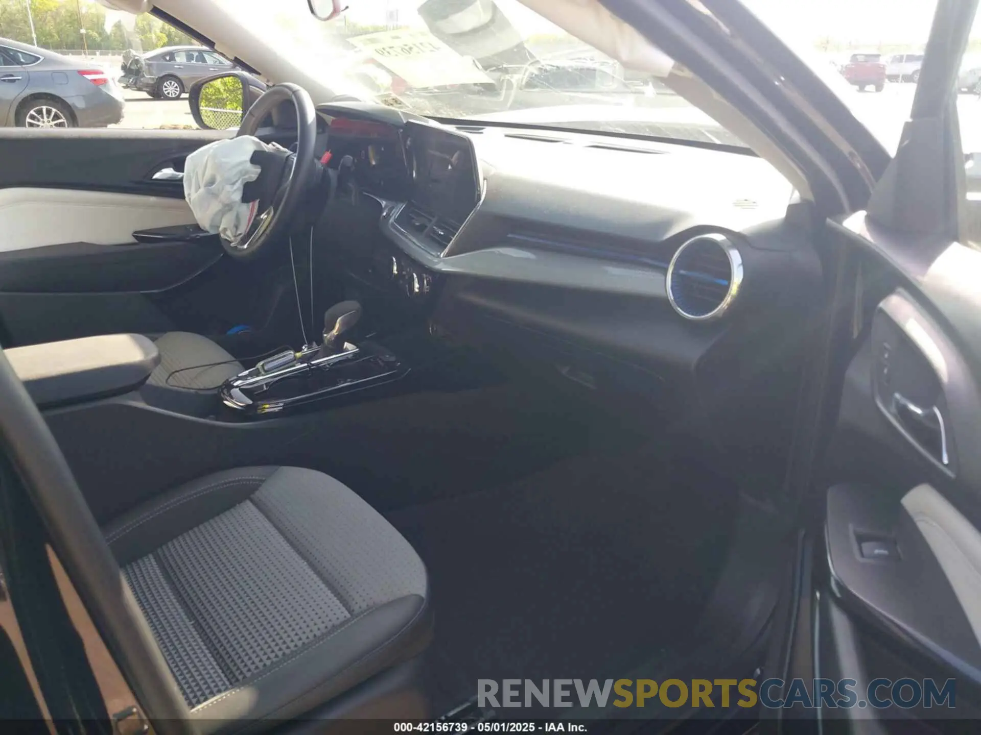 5 Photograph of a damaged car KL77LHE22RC175129 CHEVROLET TRAX 2024