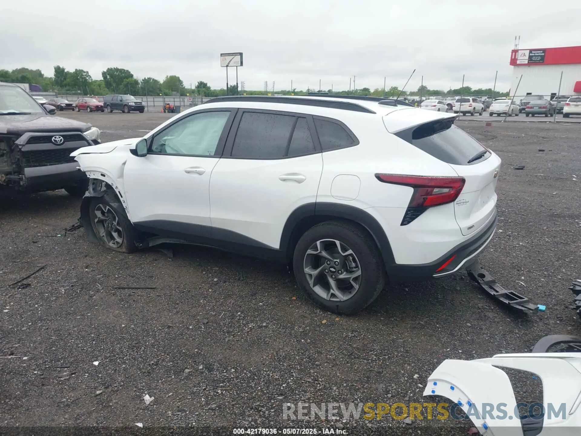 3 Фотография поврежденного автомобиля KL77LHE22RC241307 CHEVROLET TRAX 2024