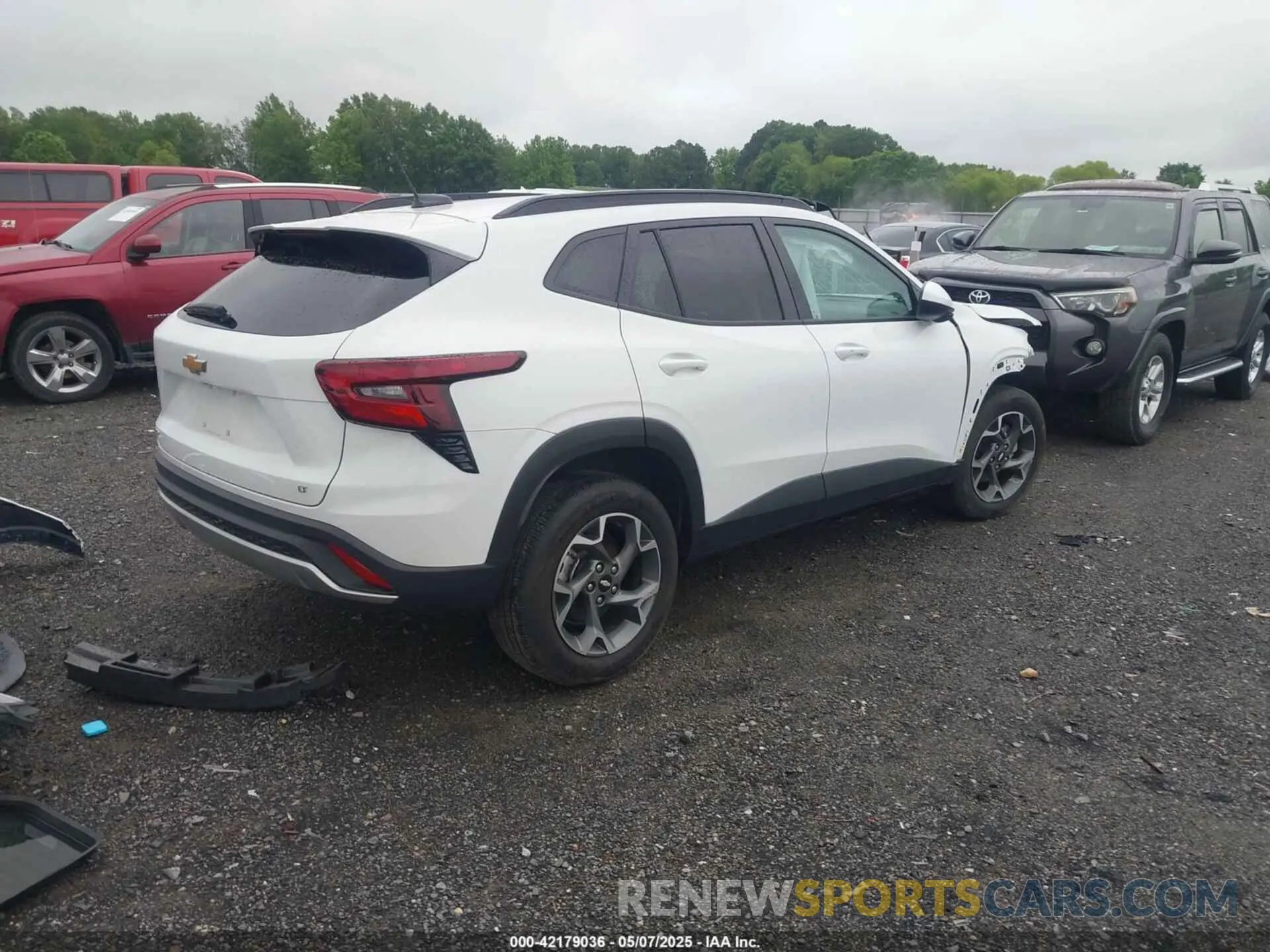 4 Фотография поврежденного автомобиля KL77LHE22RC241307 CHEVROLET TRAX 2024