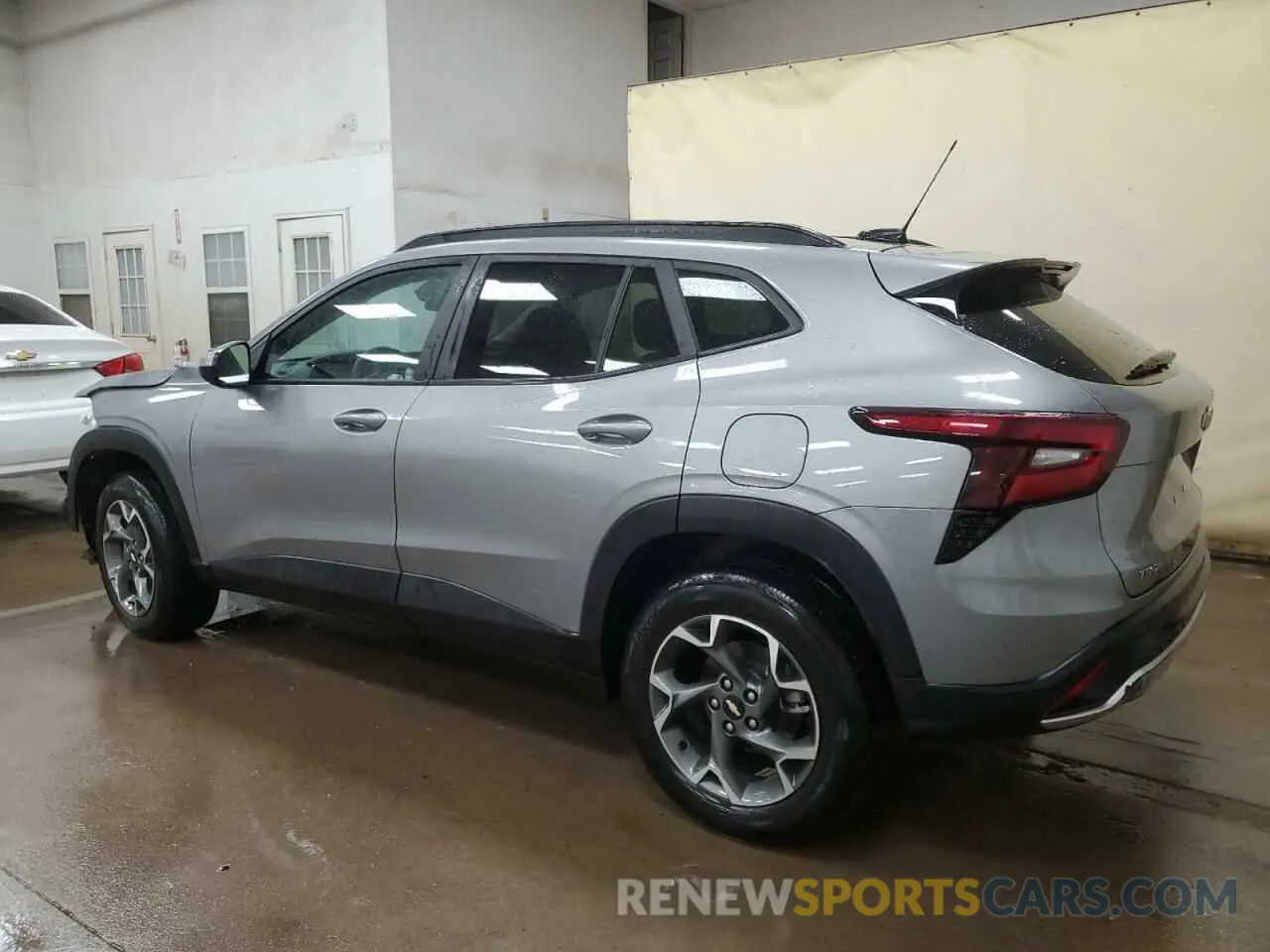 2 Фотография поврежденного автомобиля KL77LHE23RC009993 CHEVROLET TRAX 2024