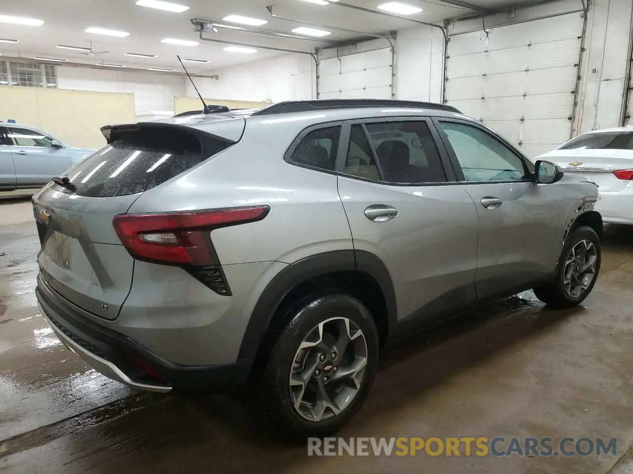 3 Фотография поврежденного автомобиля KL77LHE23RC009993 CHEVROLET TRAX 2024