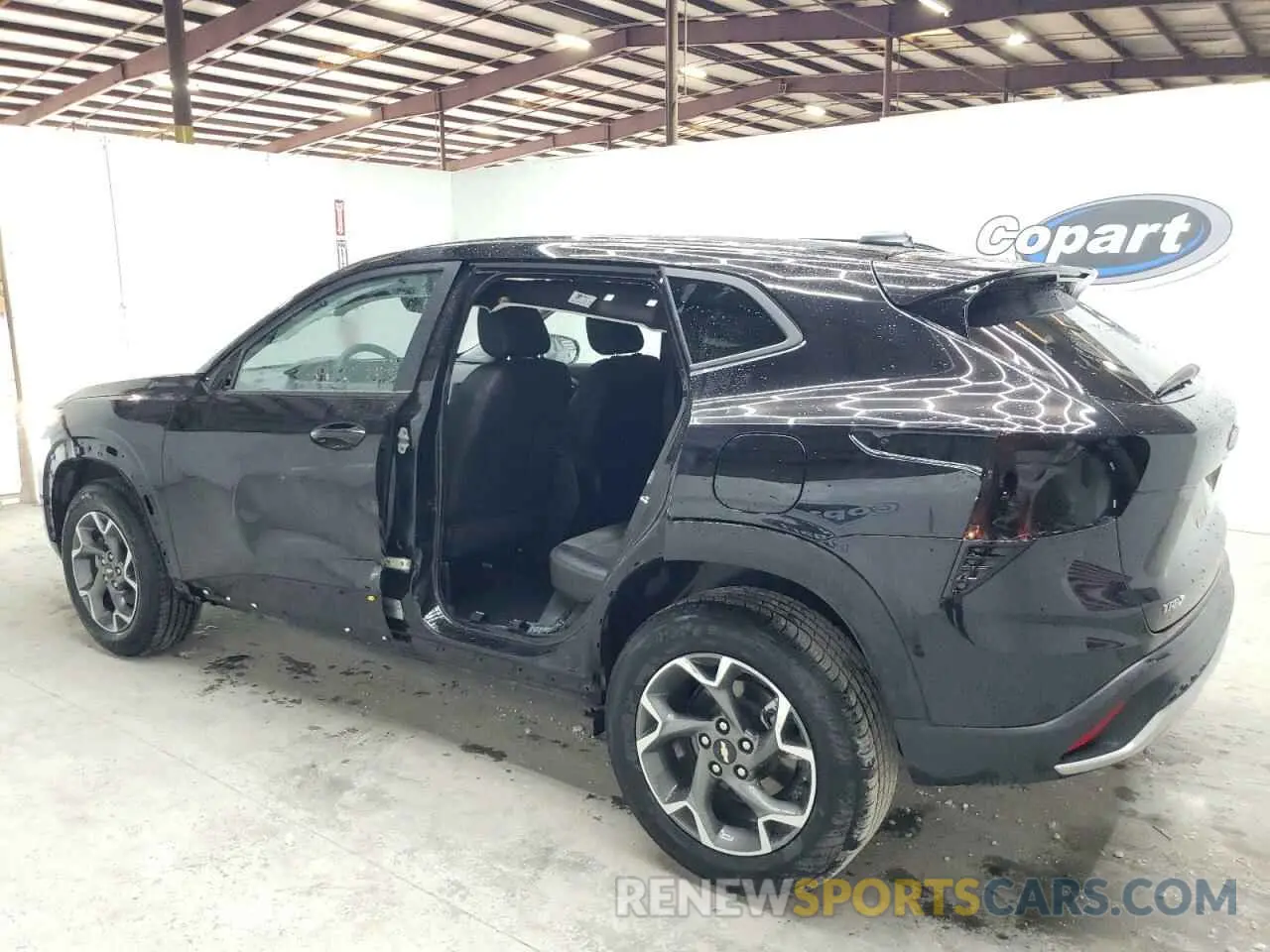 2 Photograph of a damaged car KL77LHE23RC240621 CHEVROLET TRAX 2024