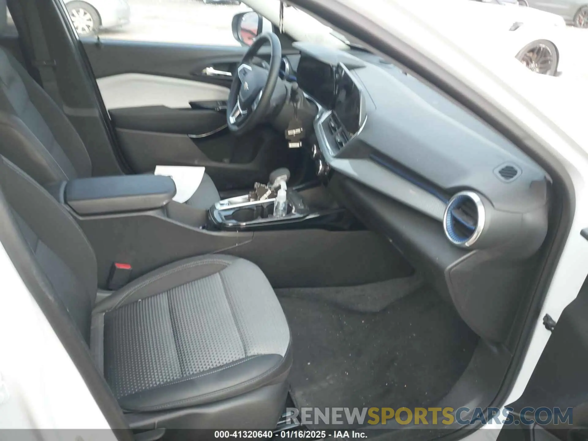 5 Фотография поврежденного автомобиля KL77LHE24RC131584 CHEVROLET TRAX 2024