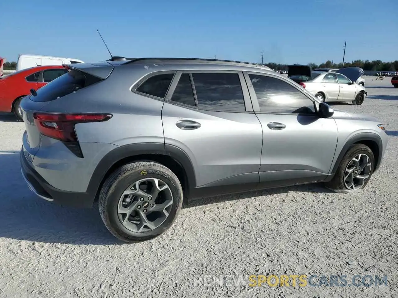 3 Фотография поврежденного автомобиля KL77LHE24RC207630 CHEVROLET TRAX 2024