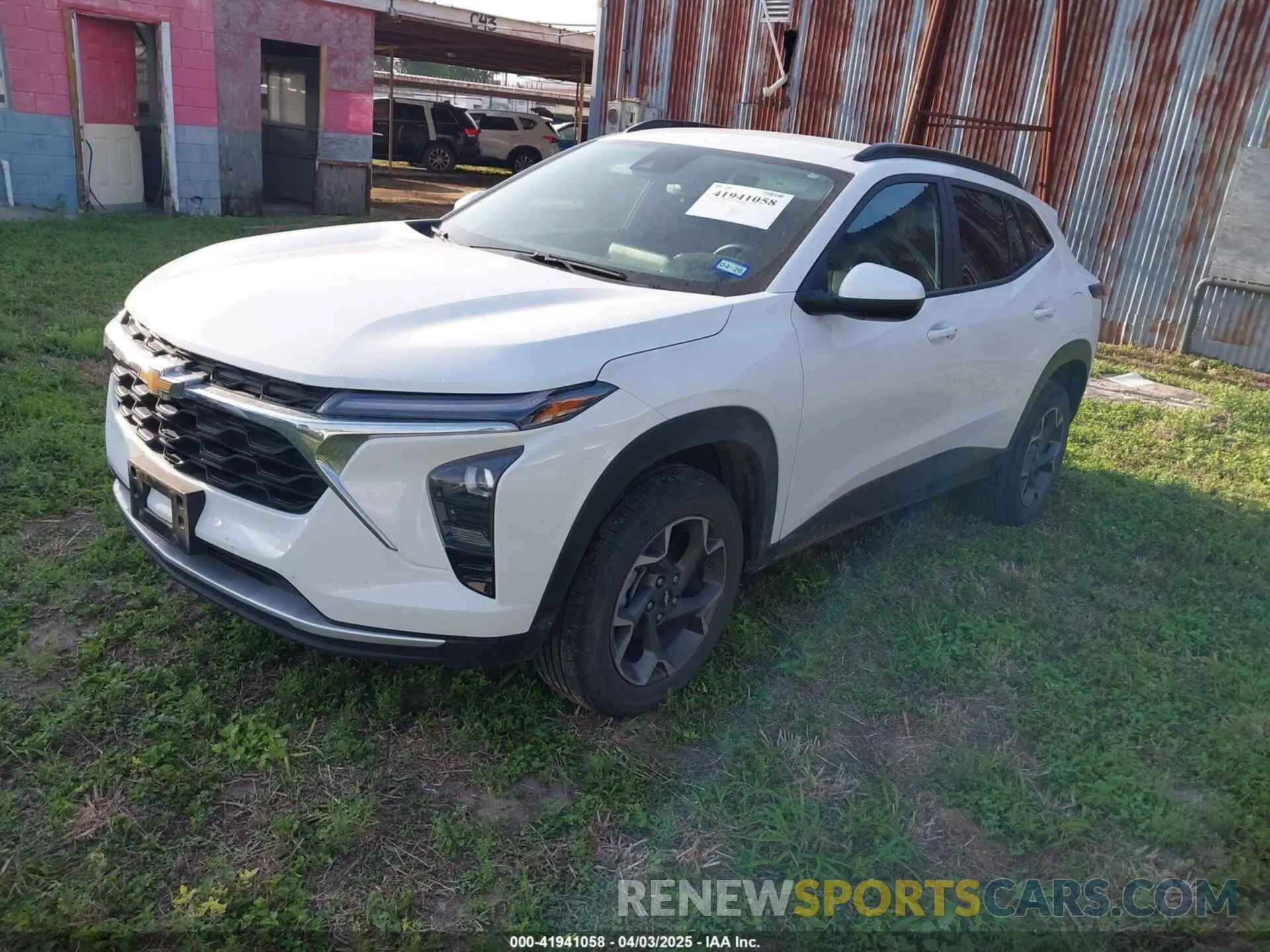 2 Фотография поврежденного автомобиля KL77LHE25RC000728 CHEVROLET TRAX 2024