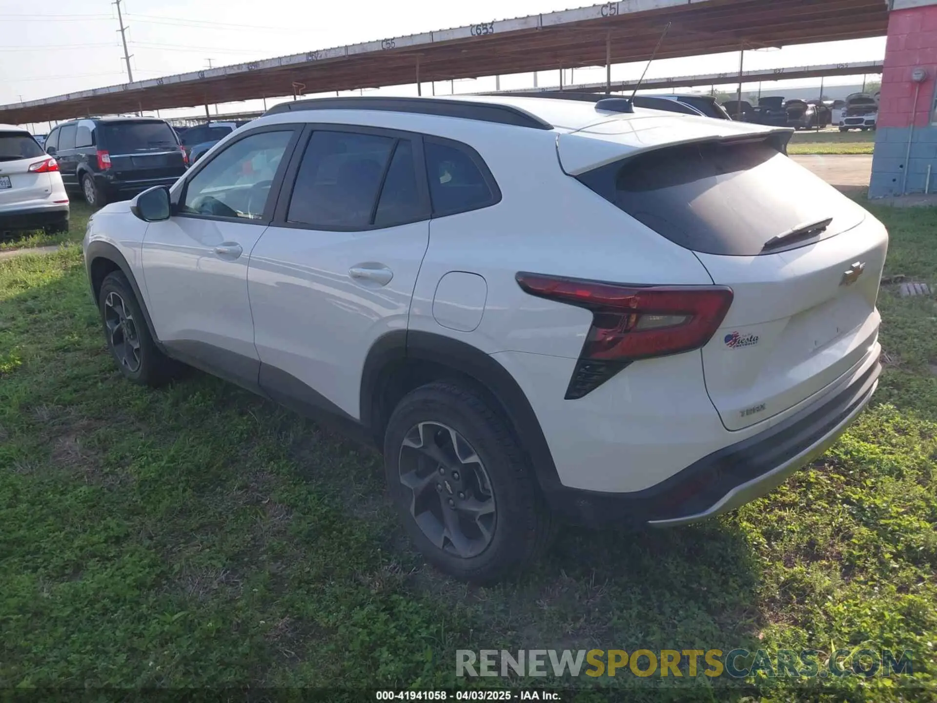 3 Фотография поврежденного автомобиля KL77LHE25RC000728 CHEVROLET TRAX 2024