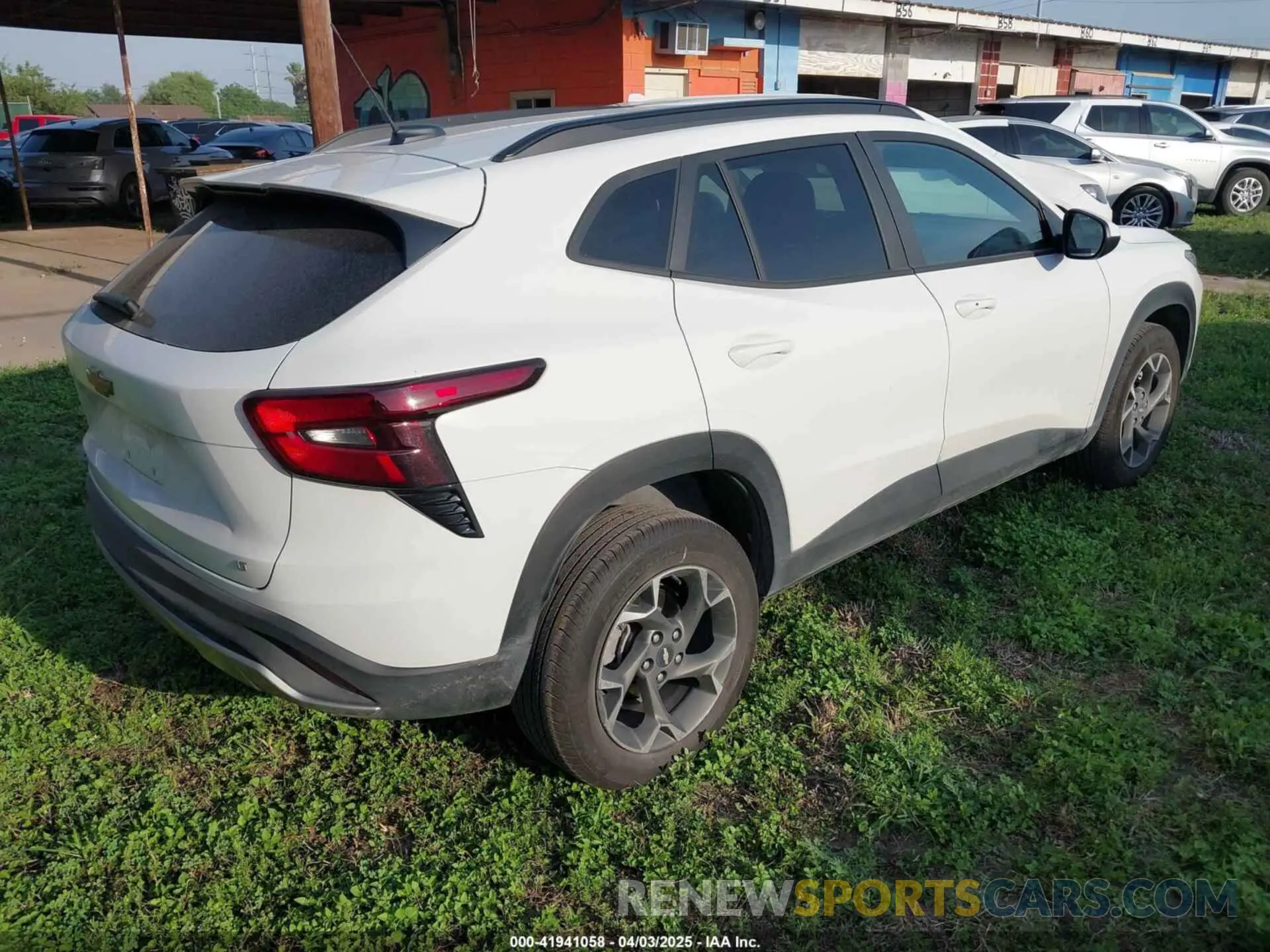 4 Фотография поврежденного автомобиля KL77LHE25RC000728 CHEVROLET TRAX 2024