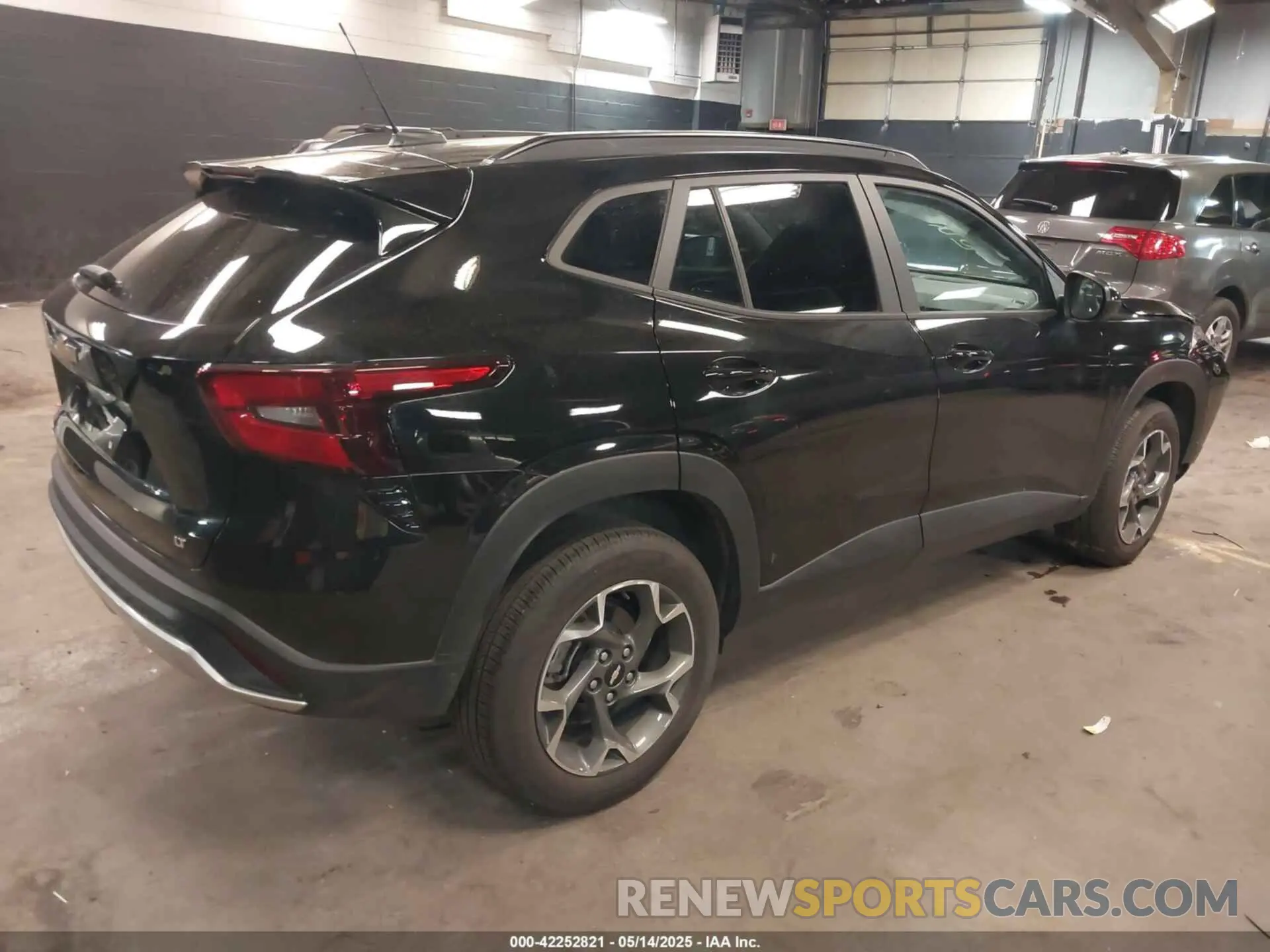 4 Фотография поврежденного автомобиля KL77LHE25RC050450 CHEVROLET TRAX 2024