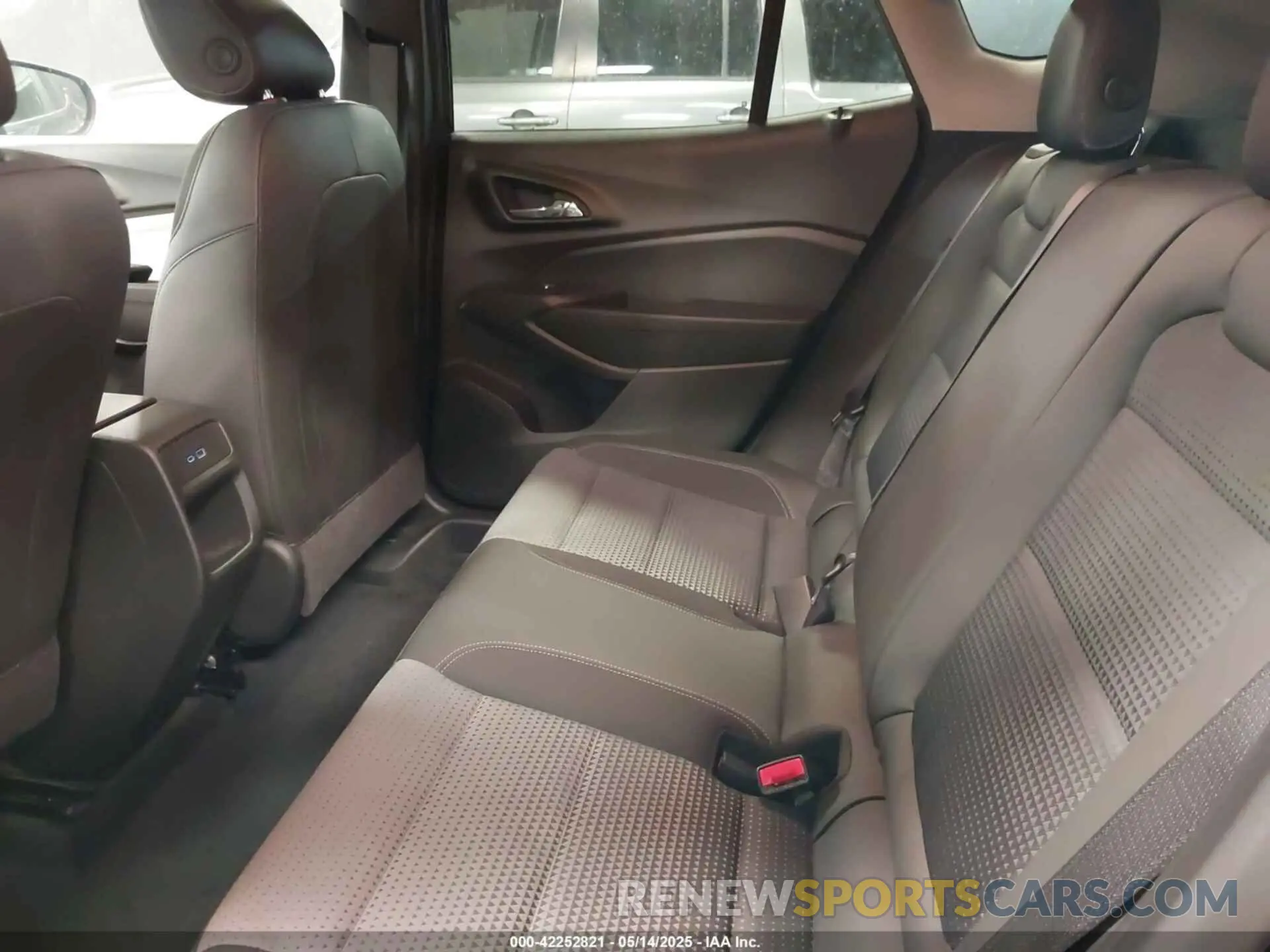 8 Фотография поврежденного автомобиля KL77LHE25RC050450 CHEVROLET TRAX 2024