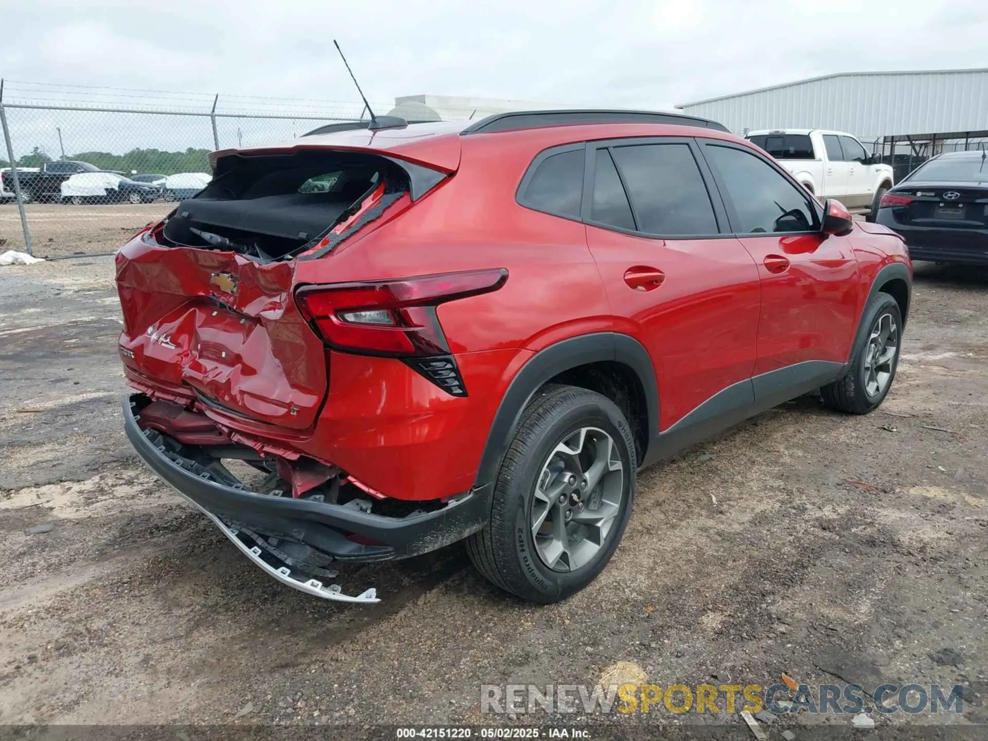 4 Photograph of a damaged car KL77LHE25RC218829 CHEVROLET TRAX 2024