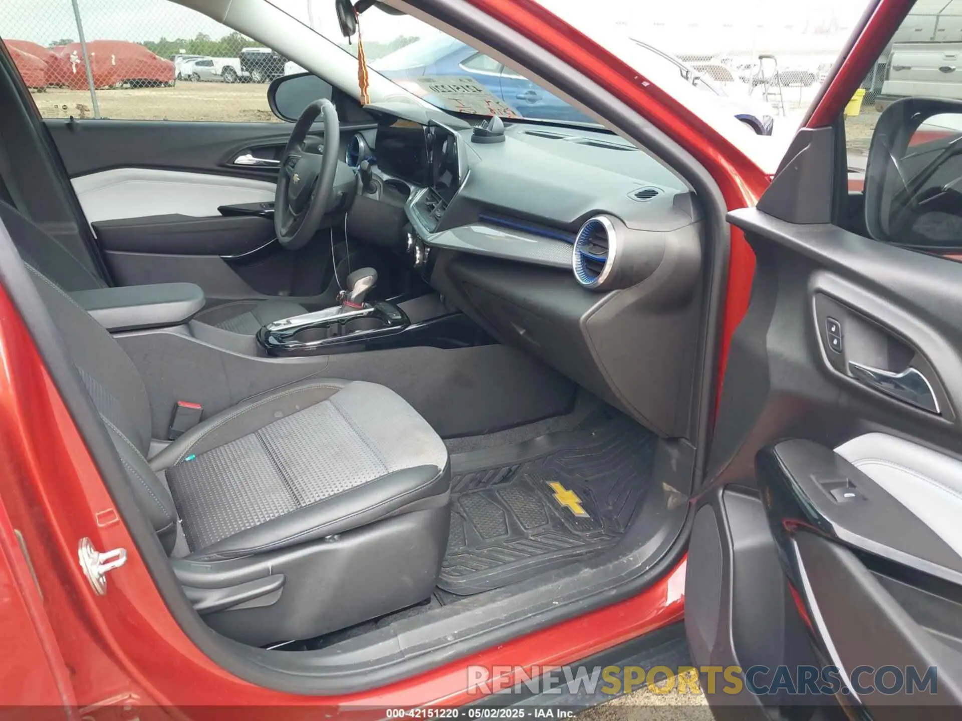 5 Photograph of a damaged car KL77LHE25RC218829 CHEVROLET TRAX 2024