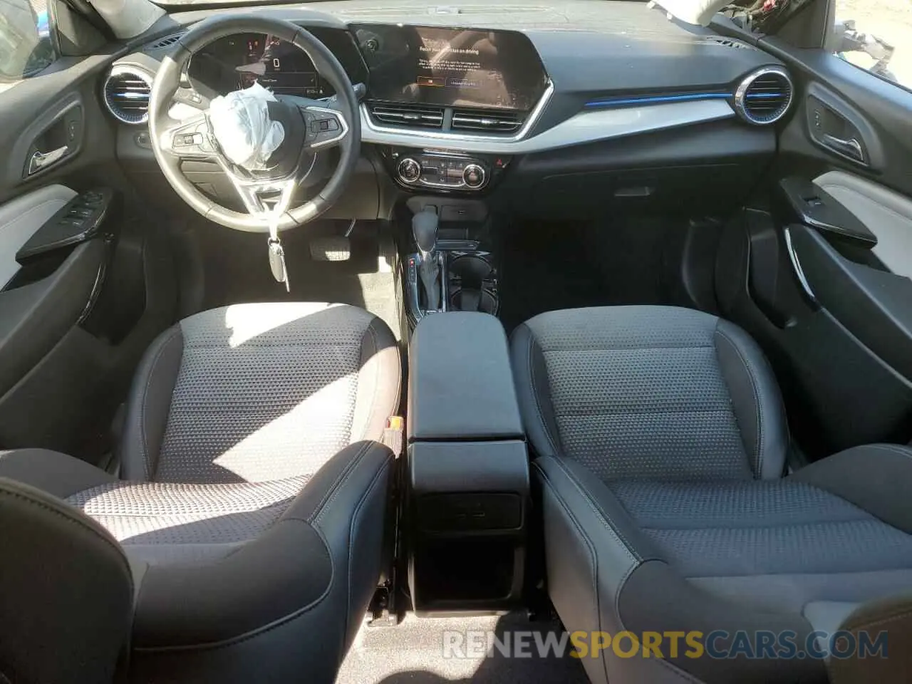 8 Фотография поврежденного автомобиля KL77LHE27RC207783 CHEVROLET TRAX 2024