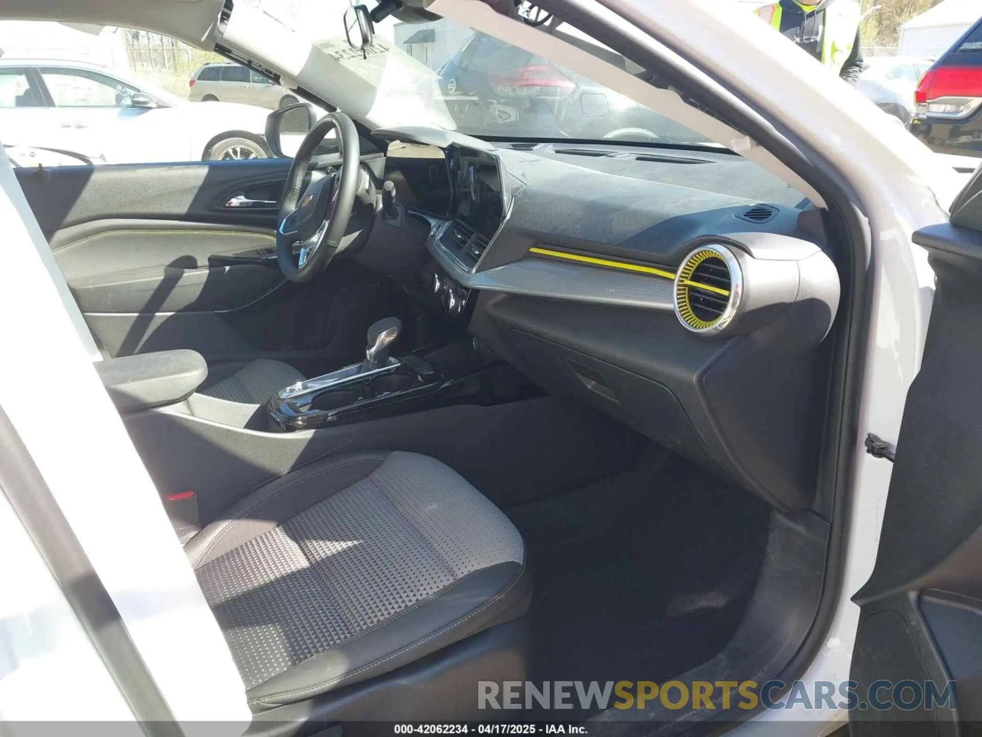 5 Photograph of a damaged car KL77LHE27RC236197 CHEVROLET TRAX 2024