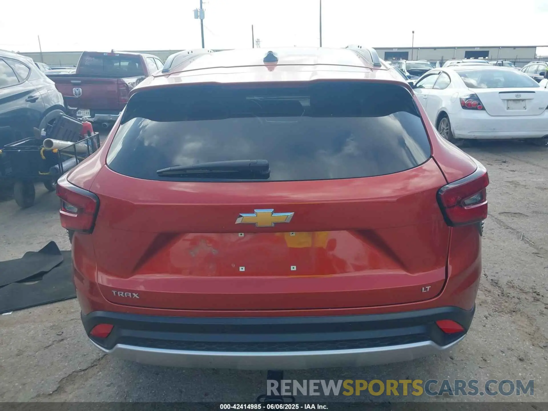 17 Фотография поврежденного автомобиля KL77LHE28RC027325 CHEVROLET TRAX 2024