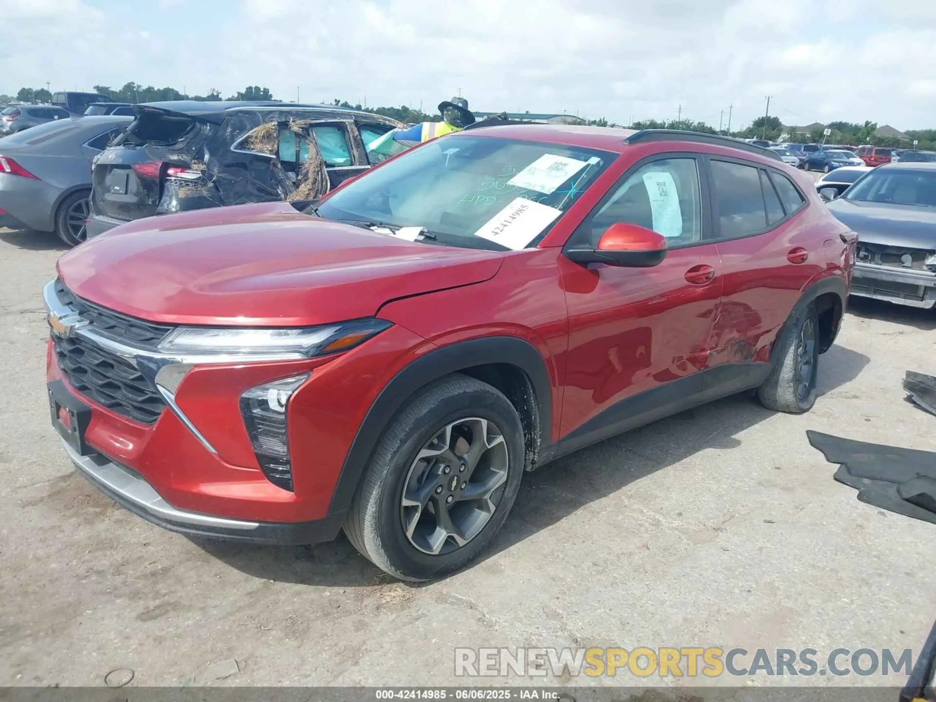 2 Фотография поврежденного автомобиля KL77LHE28RC027325 CHEVROLET TRAX 2024