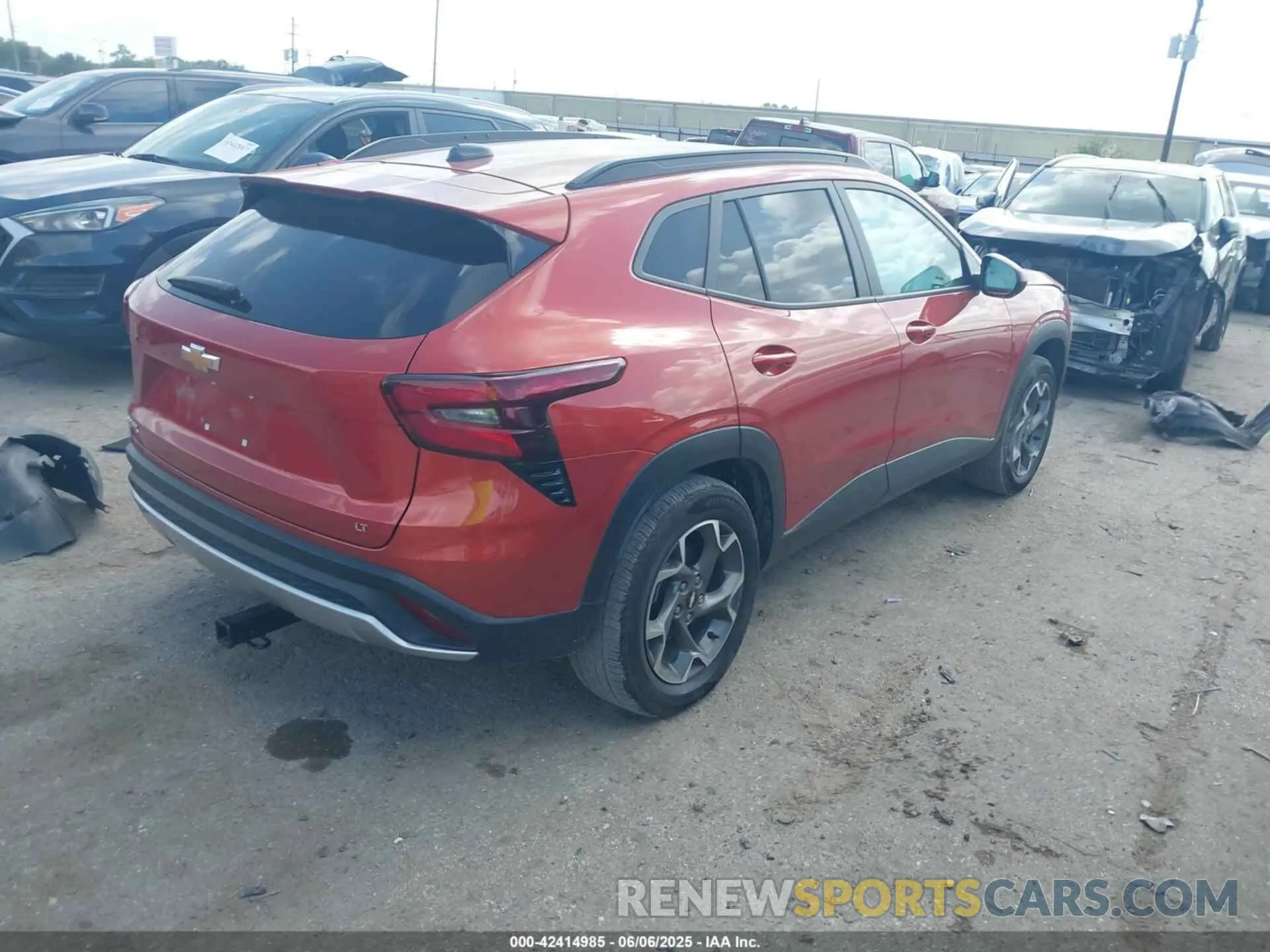 4 Фотография поврежденного автомобиля KL77LHE28RC027325 CHEVROLET TRAX 2024
