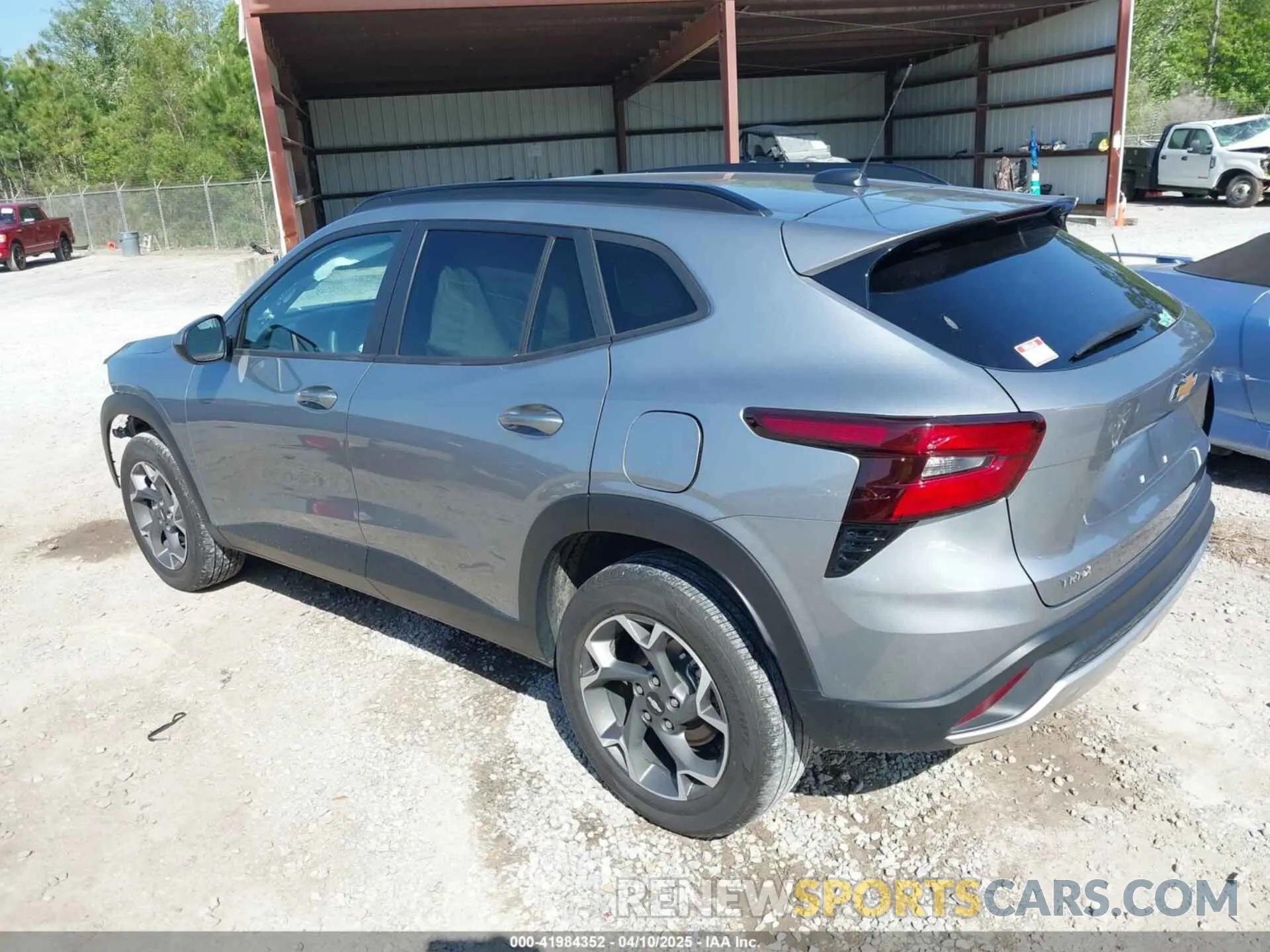 3 Фотография поврежденного автомобиля KL77LHE28RC072667 CHEVROLET TRAX 2024