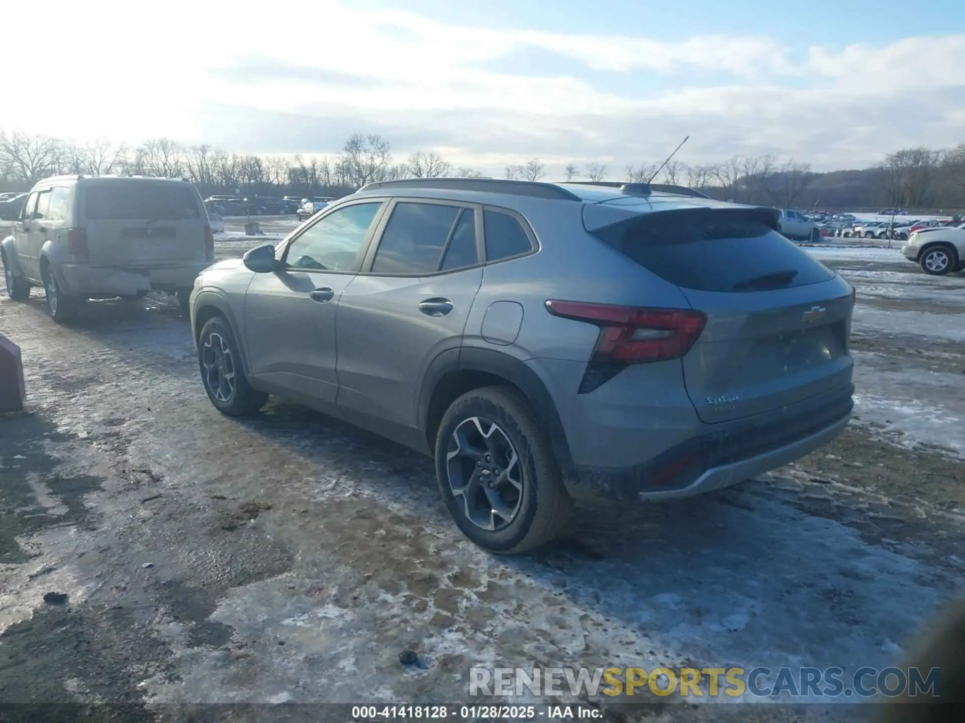 3 Фотография поврежденного автомобиля KL77LHE29RC080308 CHEVROLET TRAX 2024