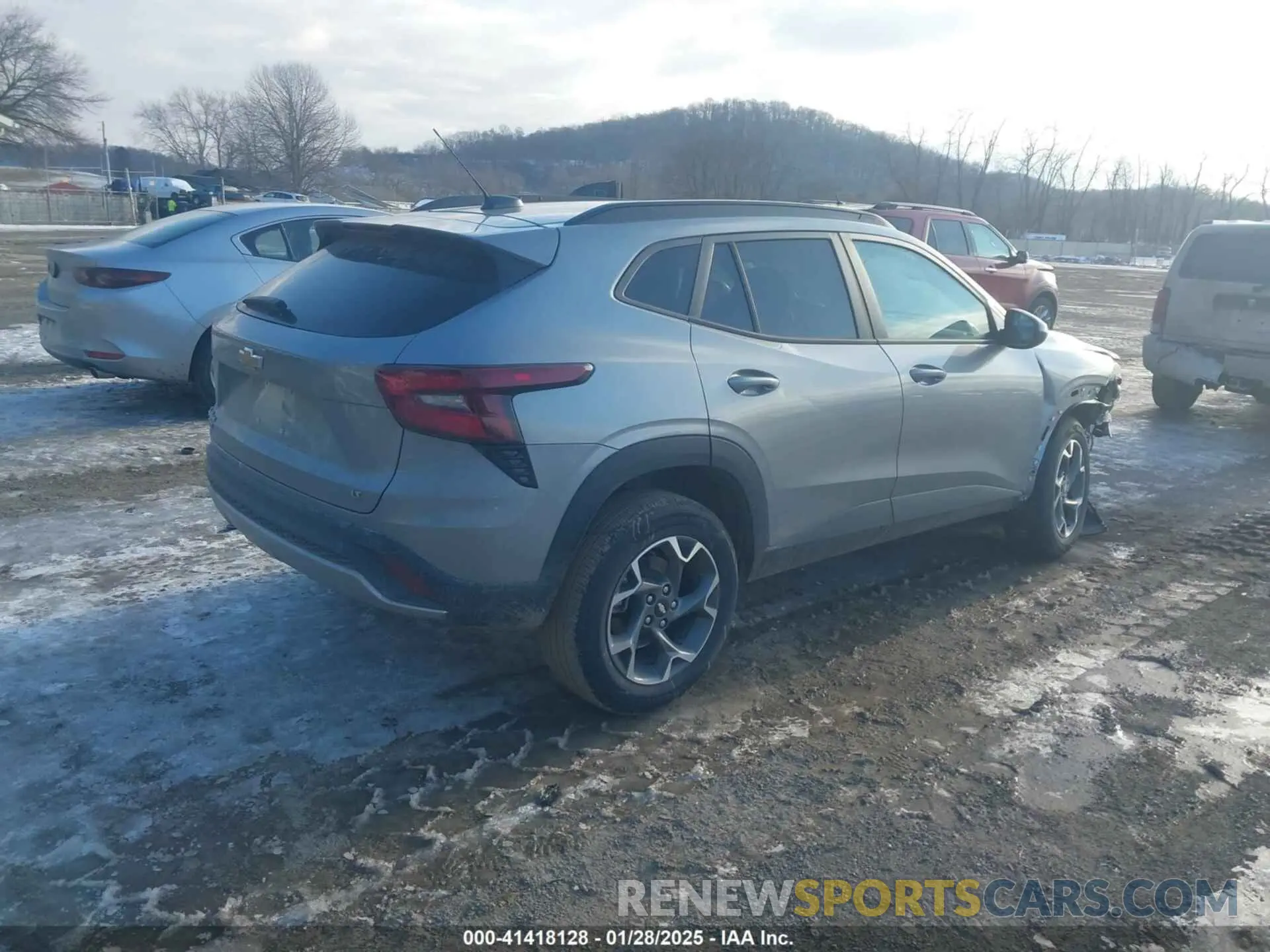 4 Фотография поврежденного автомобиля KL77LHE29RC080308 CHEVROLET TRAX 2024