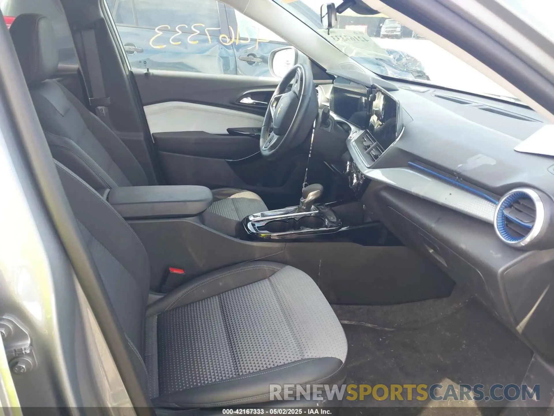 5 Photograph of a damaged car KL77LHE29RC178223 CHEVROLET TRAX 2024