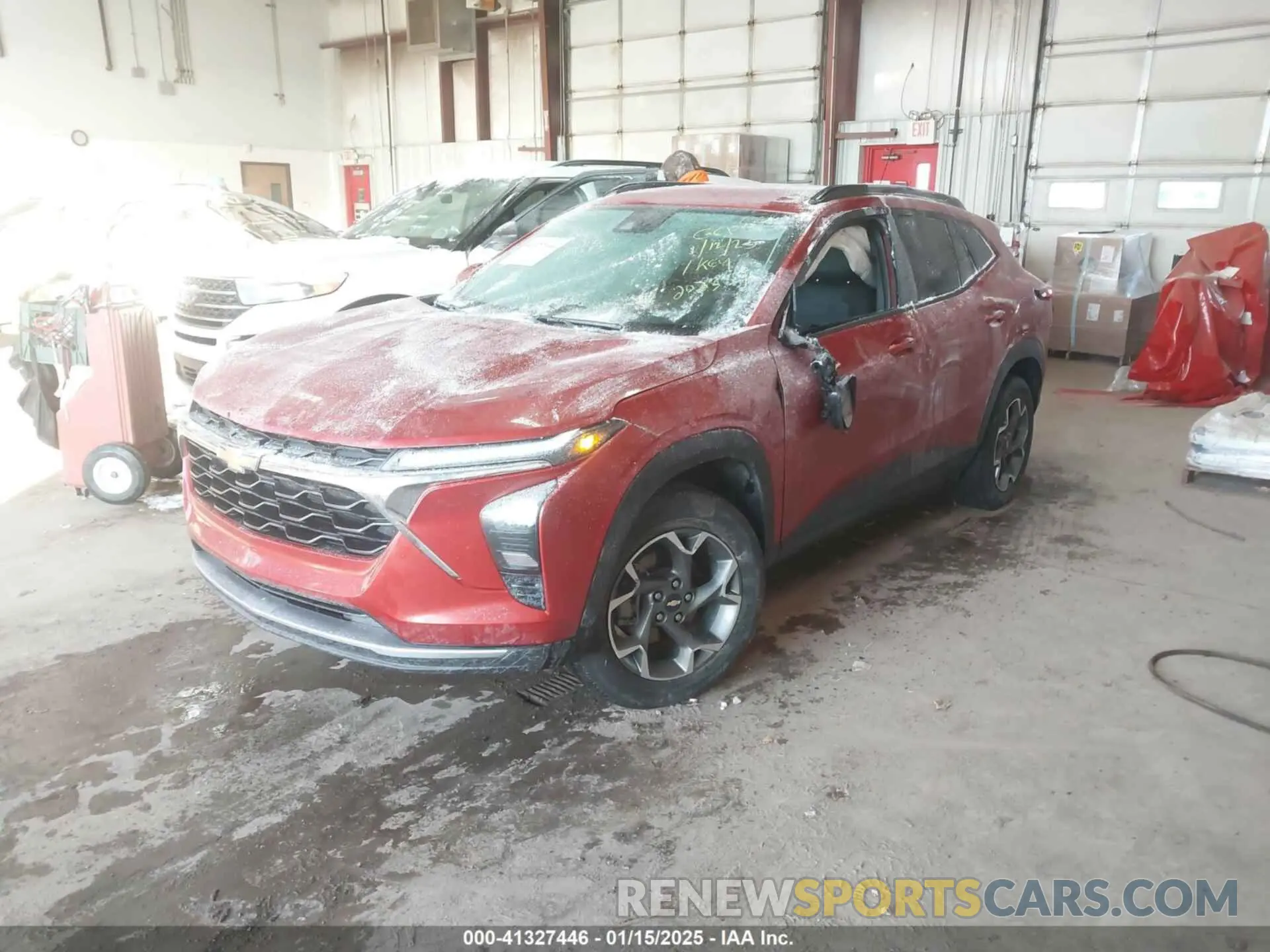 2 Фотография поврежденного автомобиля KL77LHE29RC202309 CHEVROLET TRAX 2024