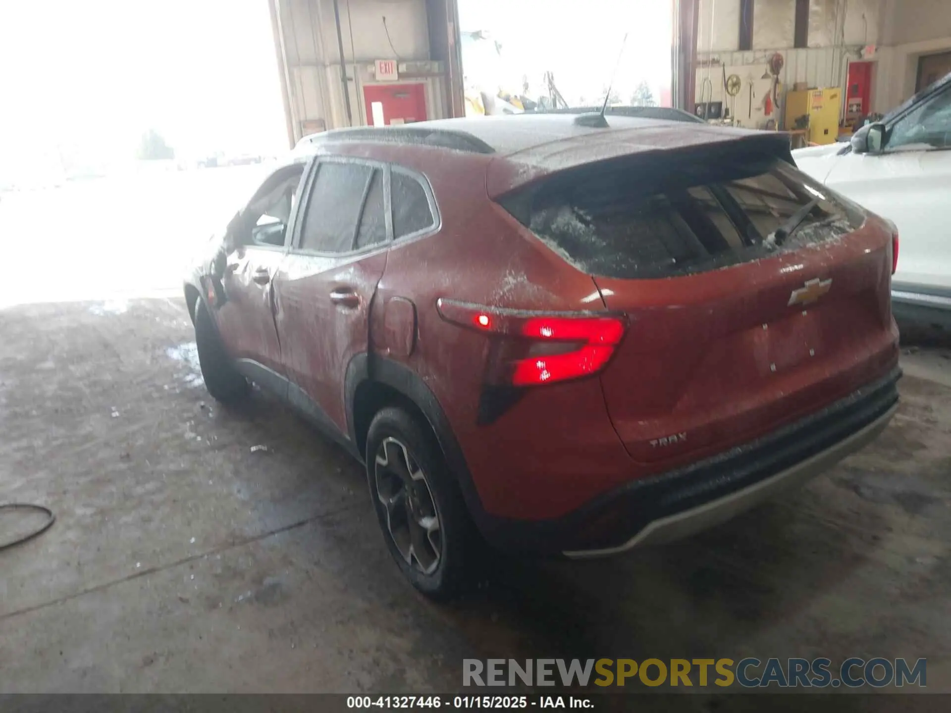 3 Фотография поврежденного автомобиля KL77LHE29RC202309 CHEVROLET TRAX 2024