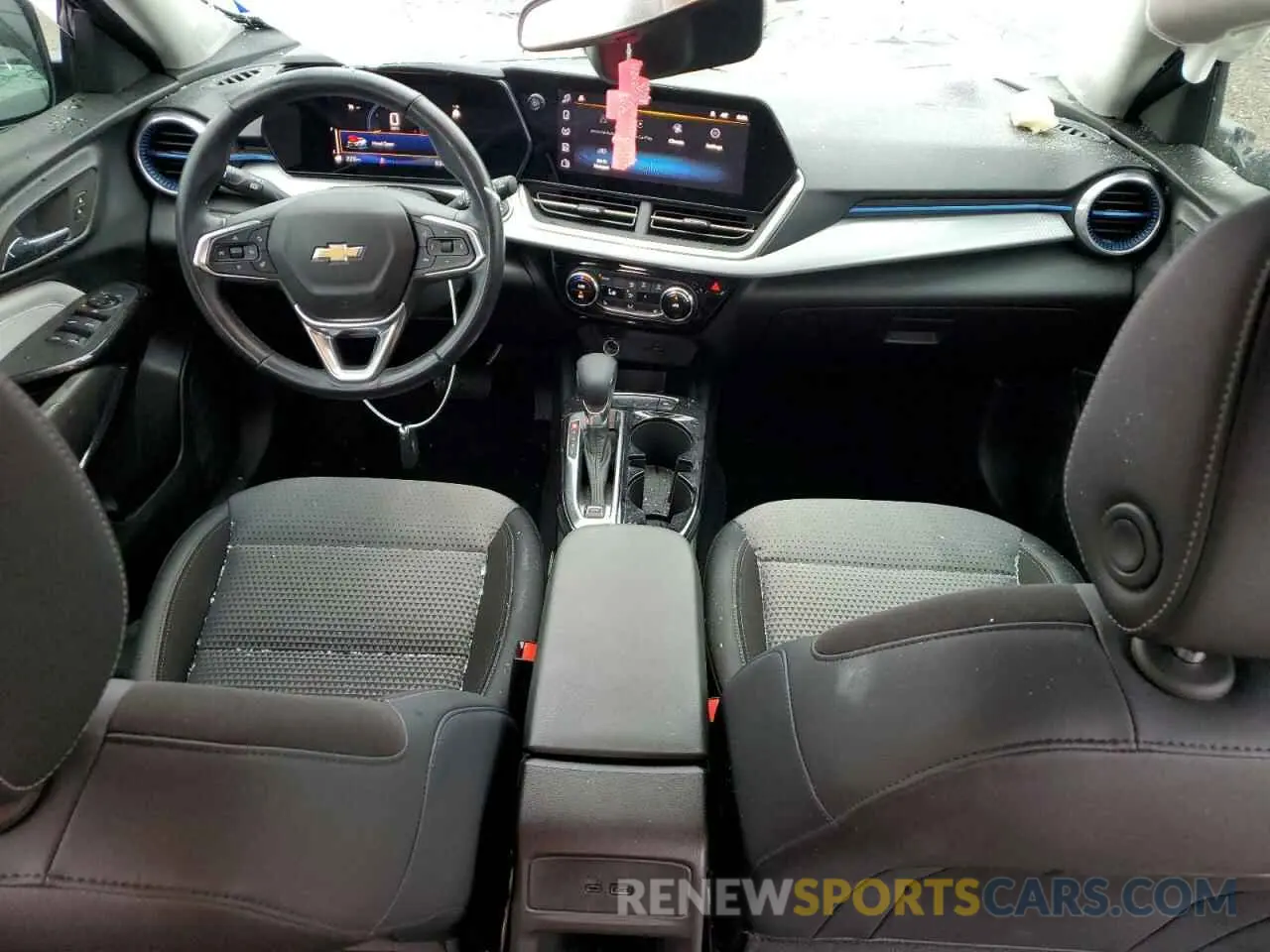 8 Фотография поврежденного автомобиля KL77LHE29RC208692 CHEVROLET TRAX 2024