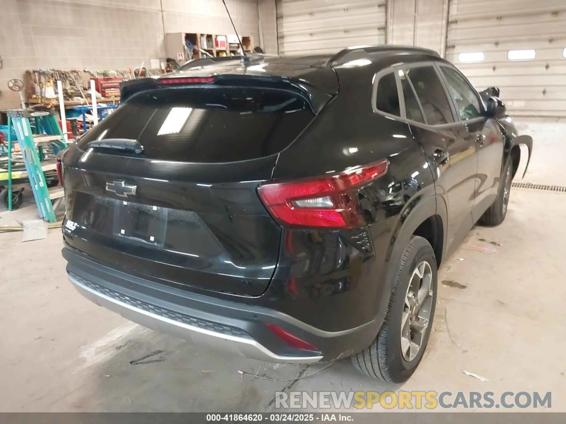 4 Фотография поврежденного автомобиля KL77LHE29RC239070 CHEVROLET TRAX 2024