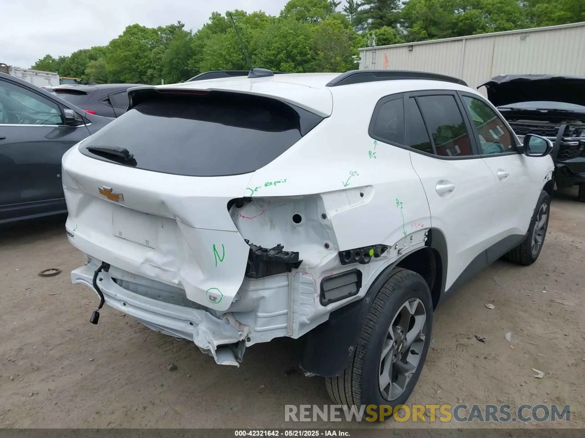 4 Photograph of a damaged car KL77LHE2XRC045597 CHEVROLET TRAX 2024