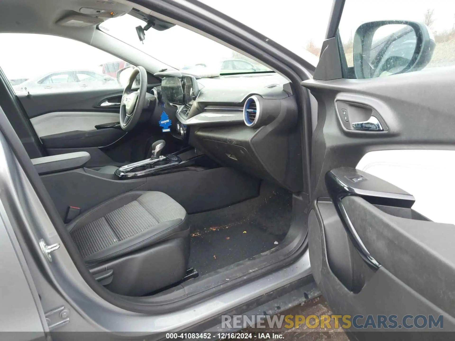 5 Фотография поврежденного автомобиля KL77LHE2XRC061847 CHEVROLET TRAX 2024