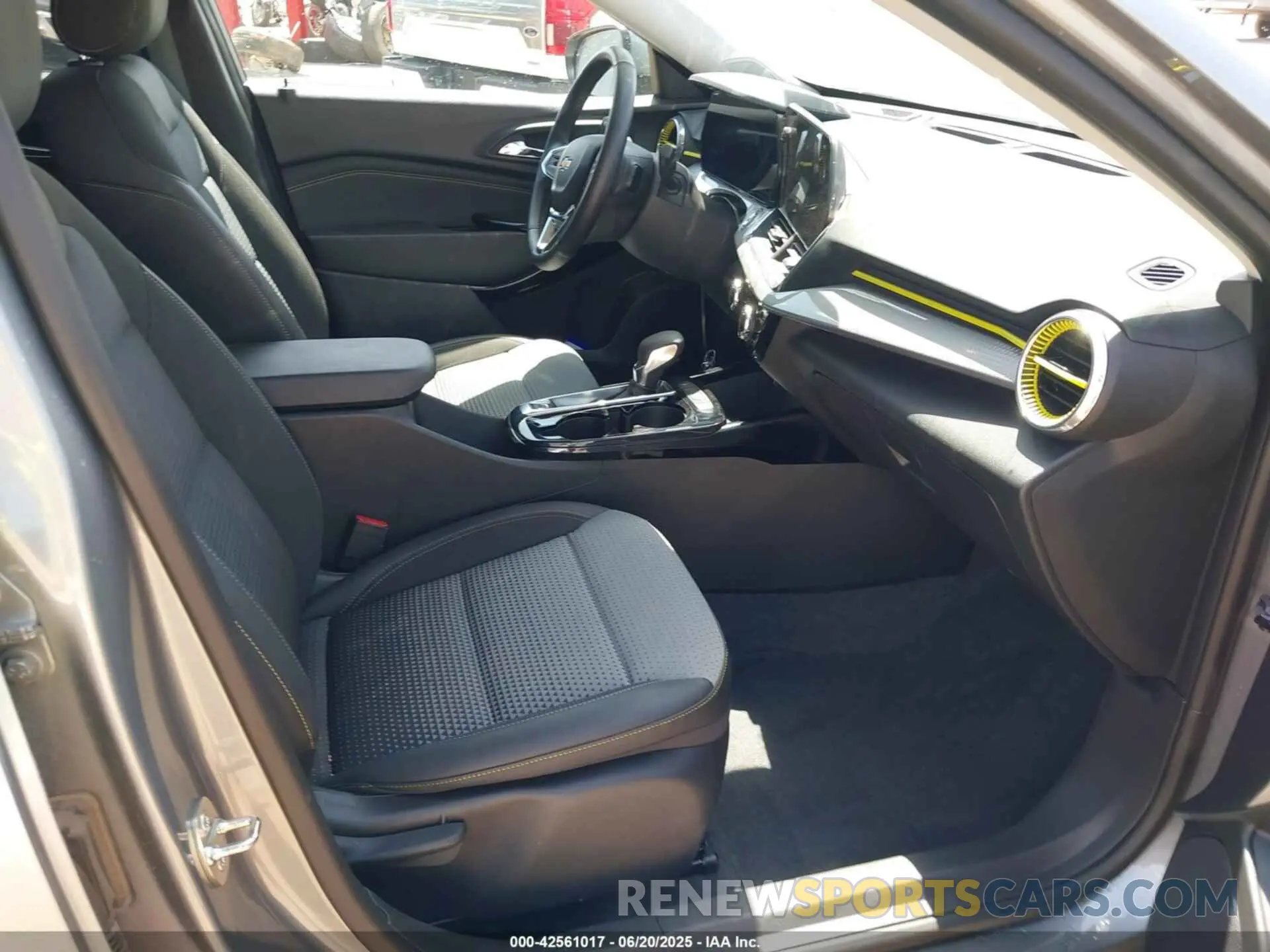 5 Photograph of a damaged car KL77LHE2XRC078258 CHEVROLET TRAX 2024