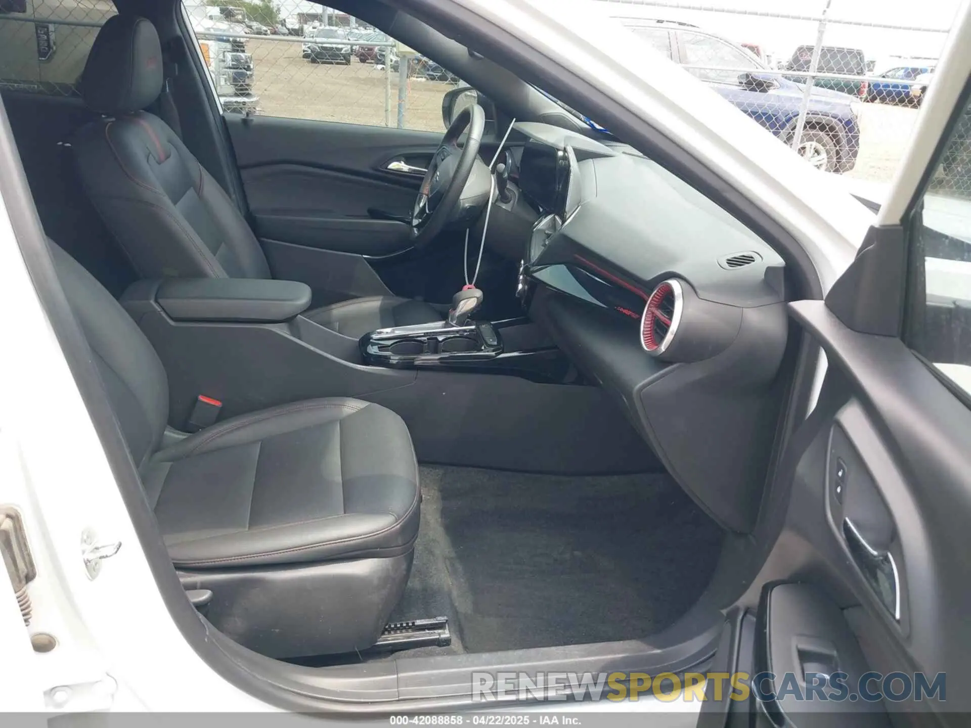 5 Фотография поврежденного автомобиля KL77LJE23RC071238 CHEVROLET TRAX 2024