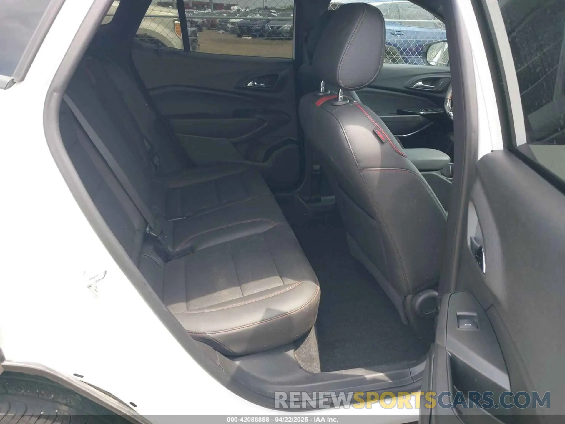 8 Фотография поврежденного автомобиля KL77LJE23RC071238 CHEVROLET TRAX 2024